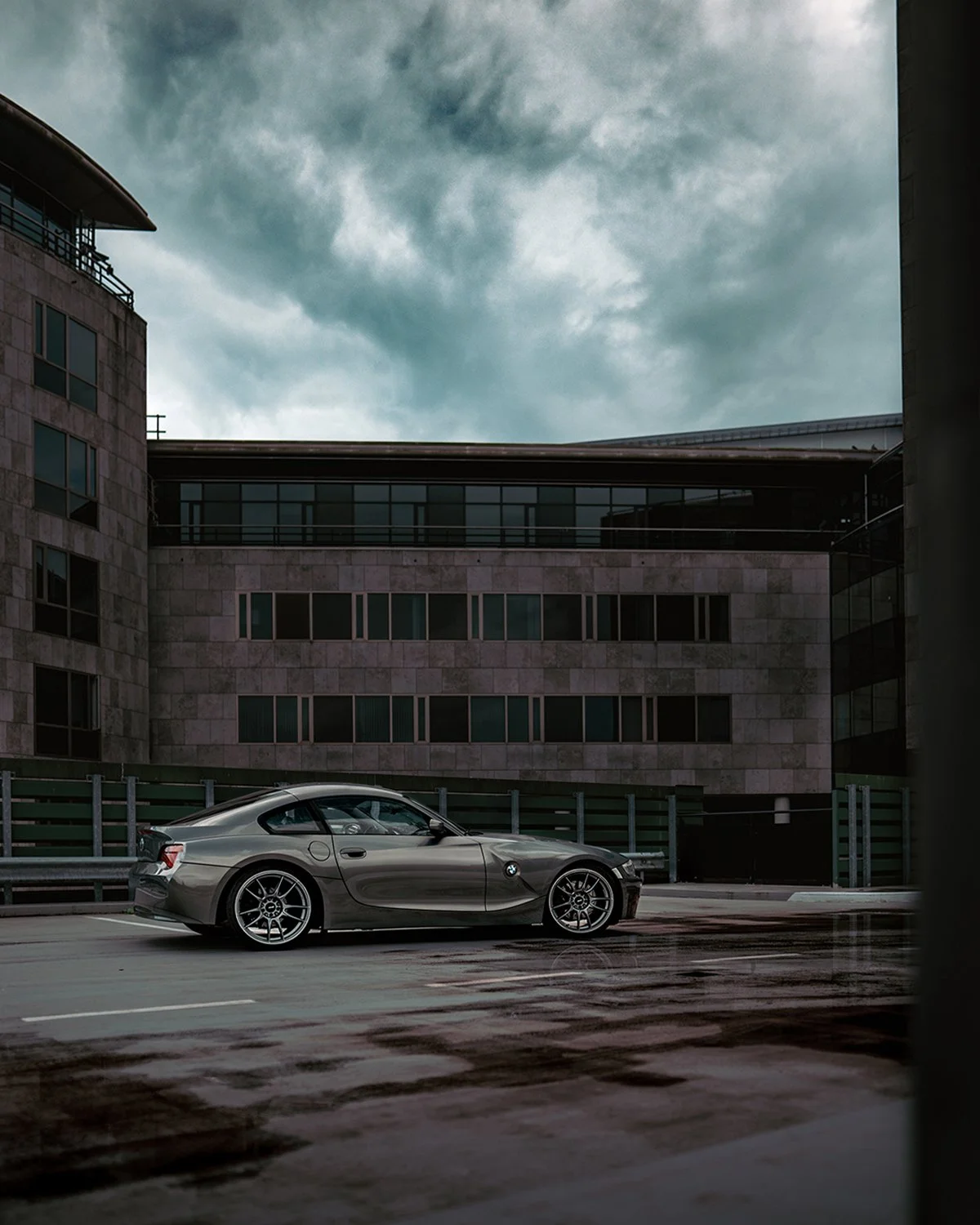 Grey weather, timeless design 🌫️✨

#automotivephotography #carphotographer #femalephotographer #dutchphotographer #bmwz4