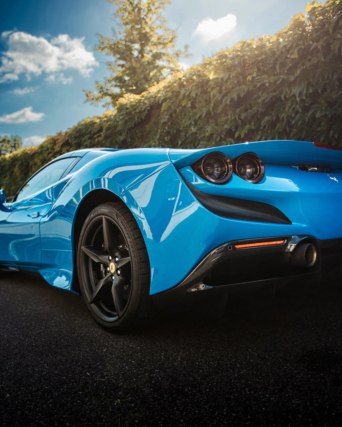 May your Blue Monday pass faster than a Ferrari on the open road 💨💙

#ferarri488gtb #dutchphotographer #femalephotographer #automotivephotographer #automotivephotography