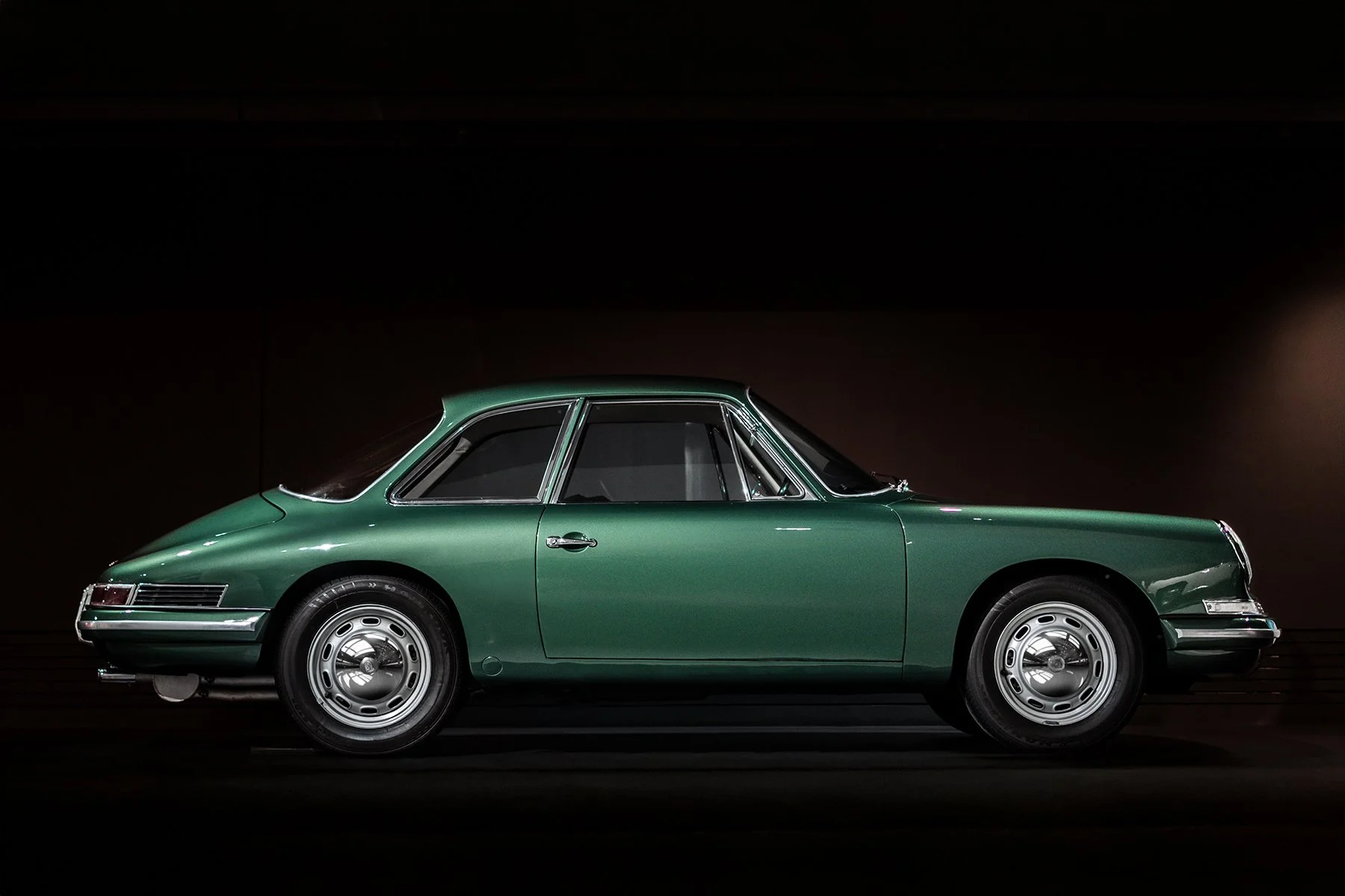 porsche_green_2_by_dowiegraphy.jpg