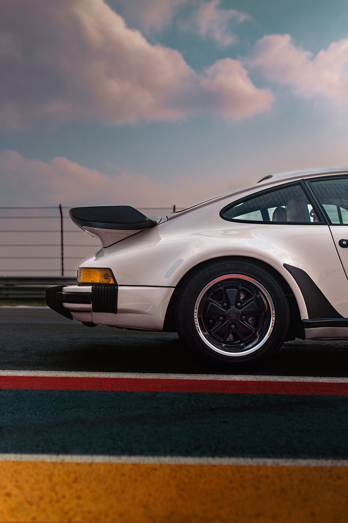 Porsche_911_turbo_by_dowiegraphy_3.jpg