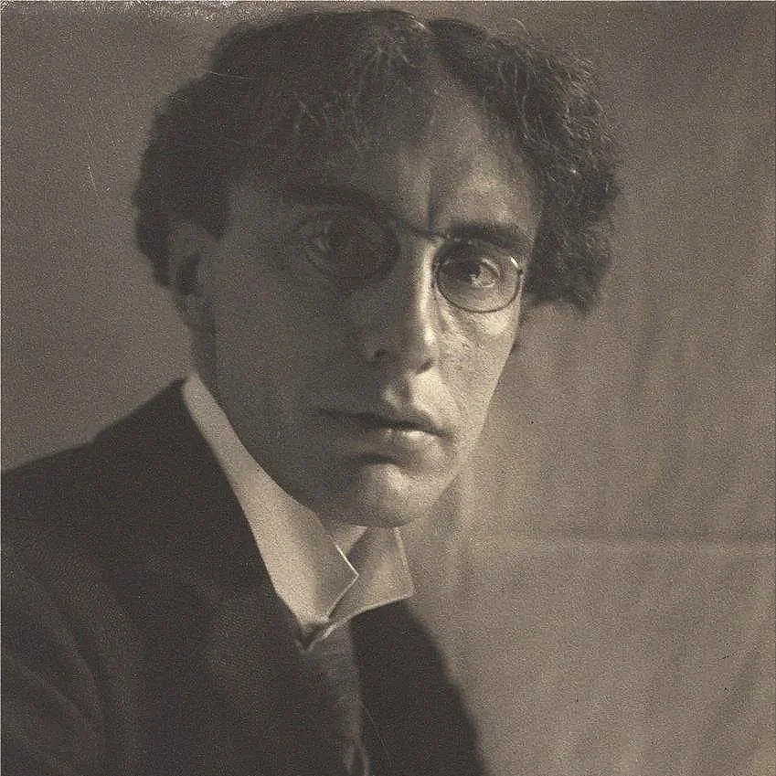 Roger_Fry_c._1900.jpg