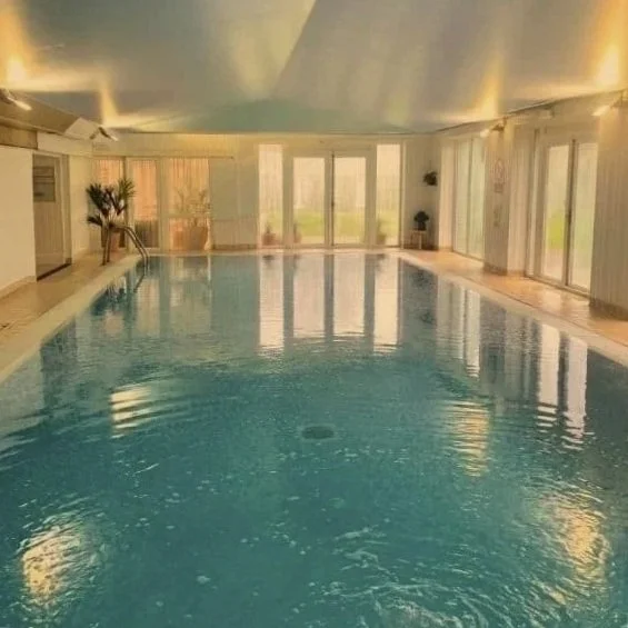 Holbrook-Manor-Swimming-Pool.jpg