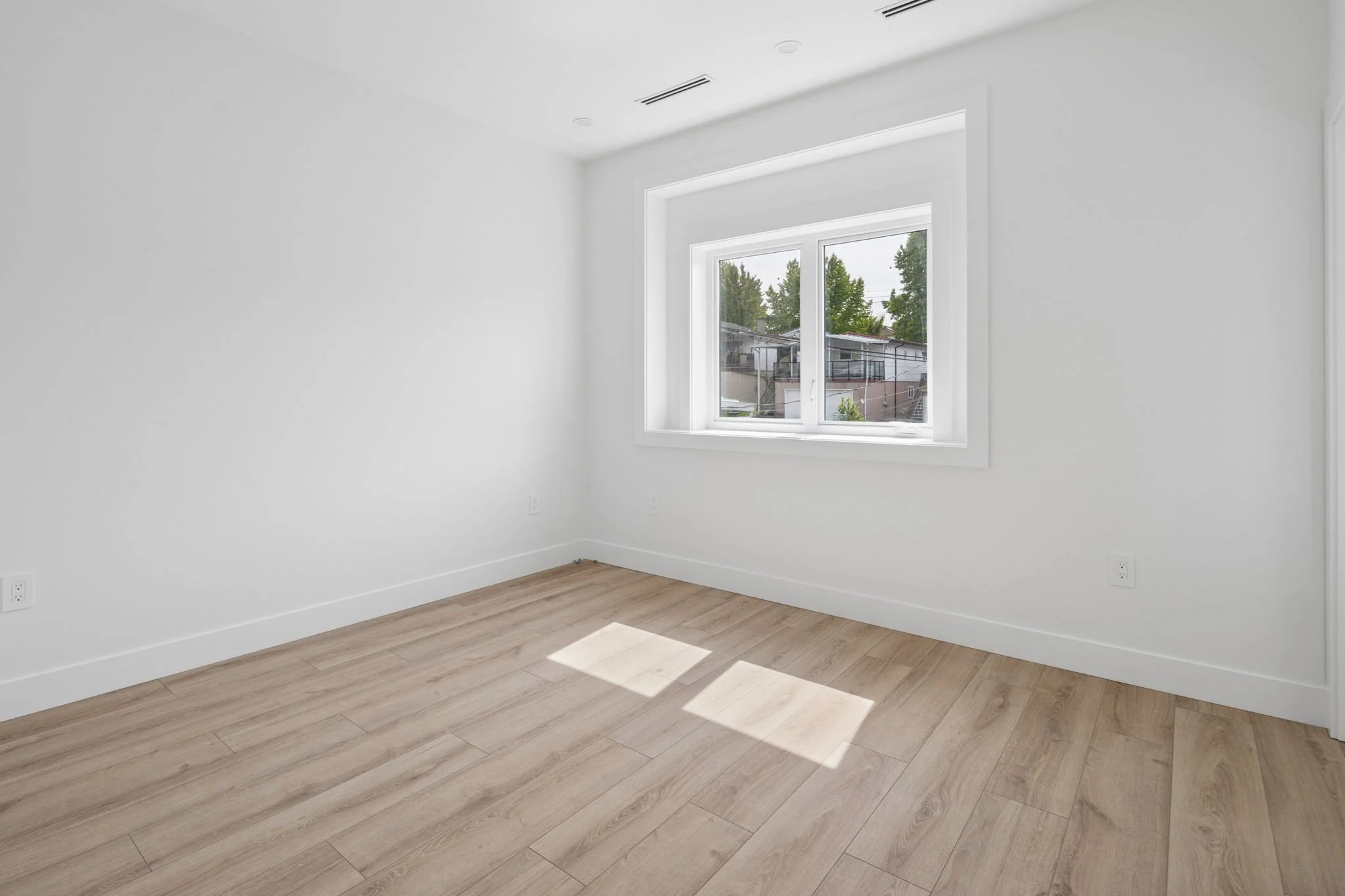 22-web-or-mls-1-620E28th_022.jpg