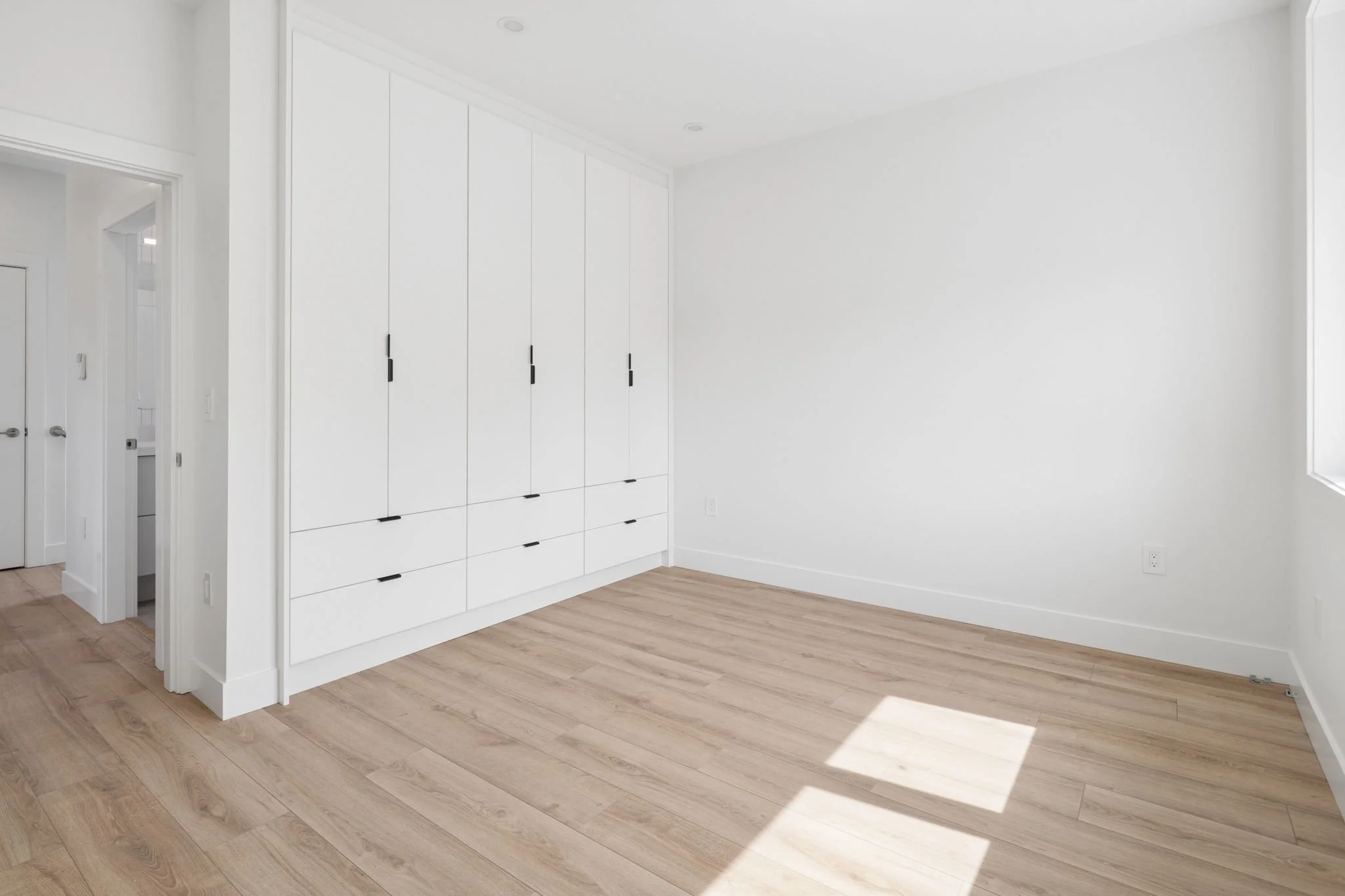23-web-or-mls-1-620E28th_023.jpg