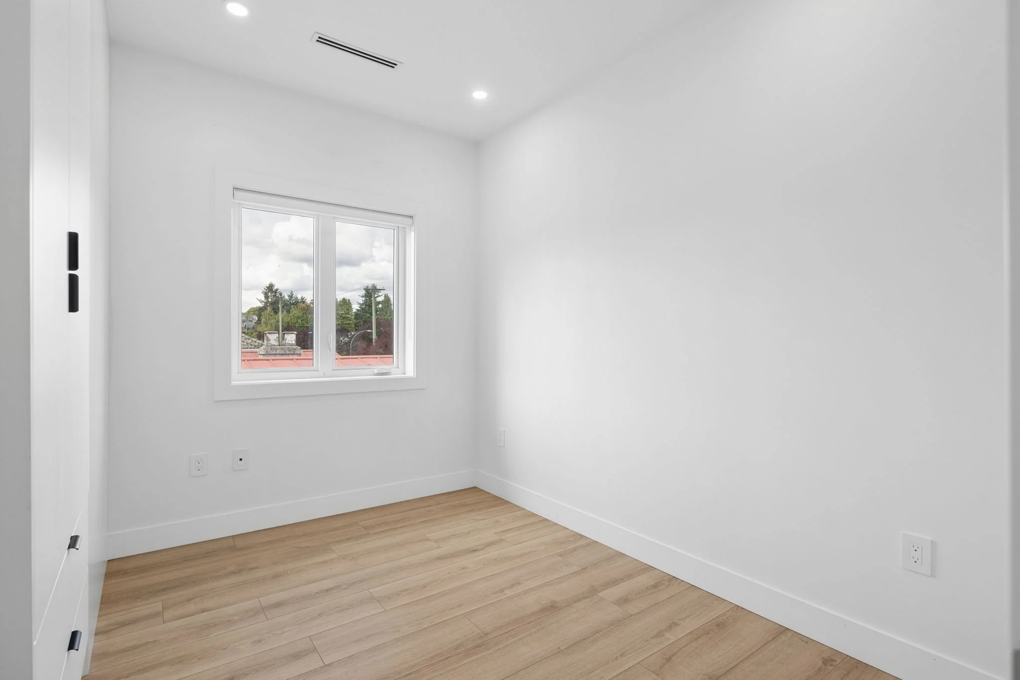 47-web-or-mls-2-620E28th_004.jpg