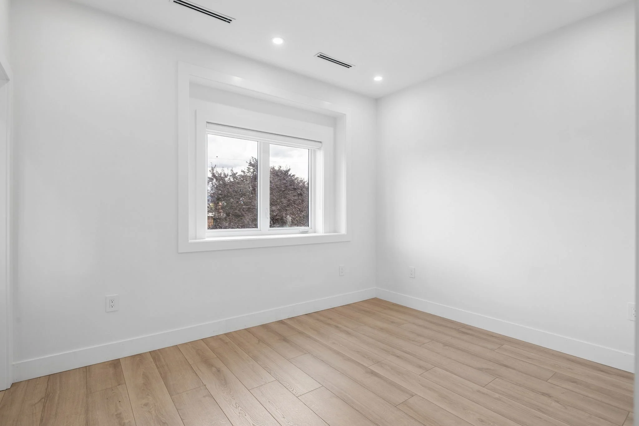 45-web-or-mls-2-620E28th_002.jpg