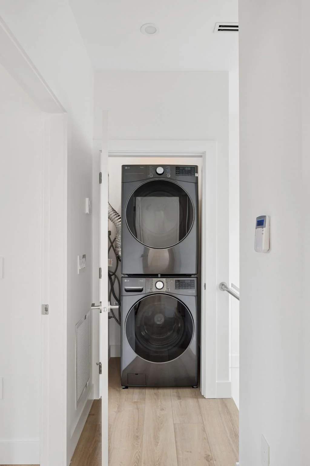 28-web-or-mls-1-620E28th_028.jpg