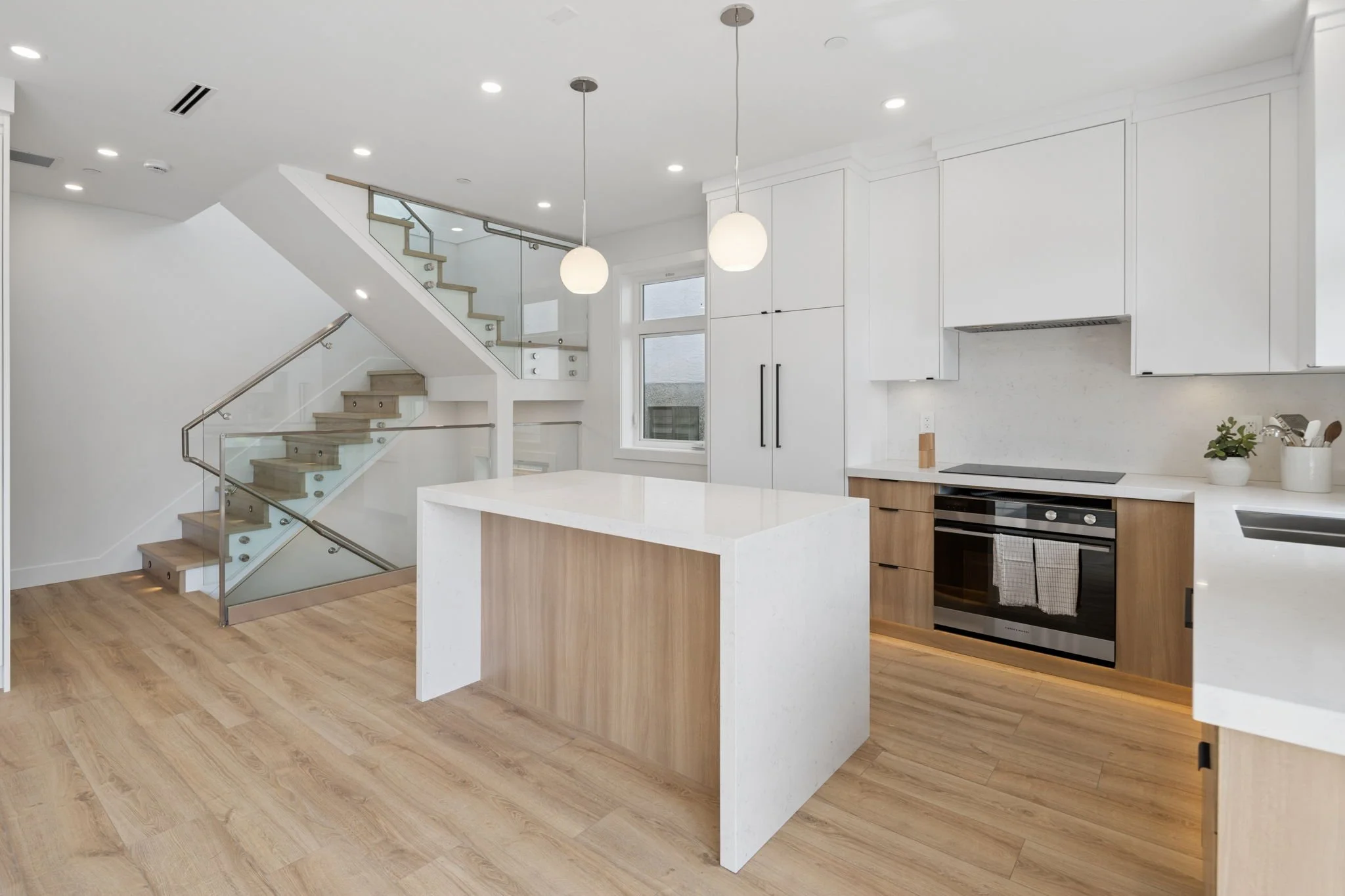 8-web-or-mls-1-620E28th_008.jpg