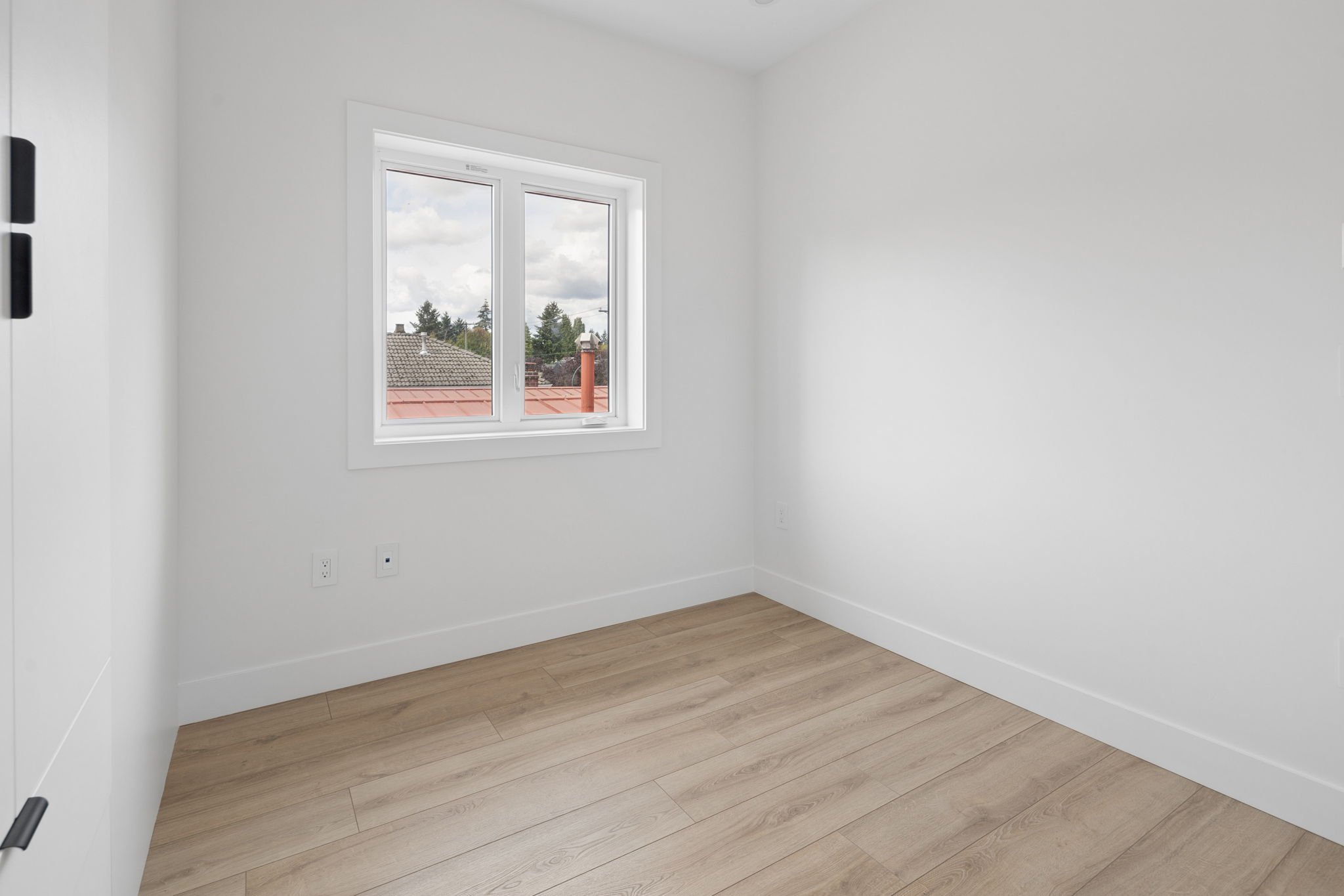 24-web-or-mls-1-620E28th_024.jpg