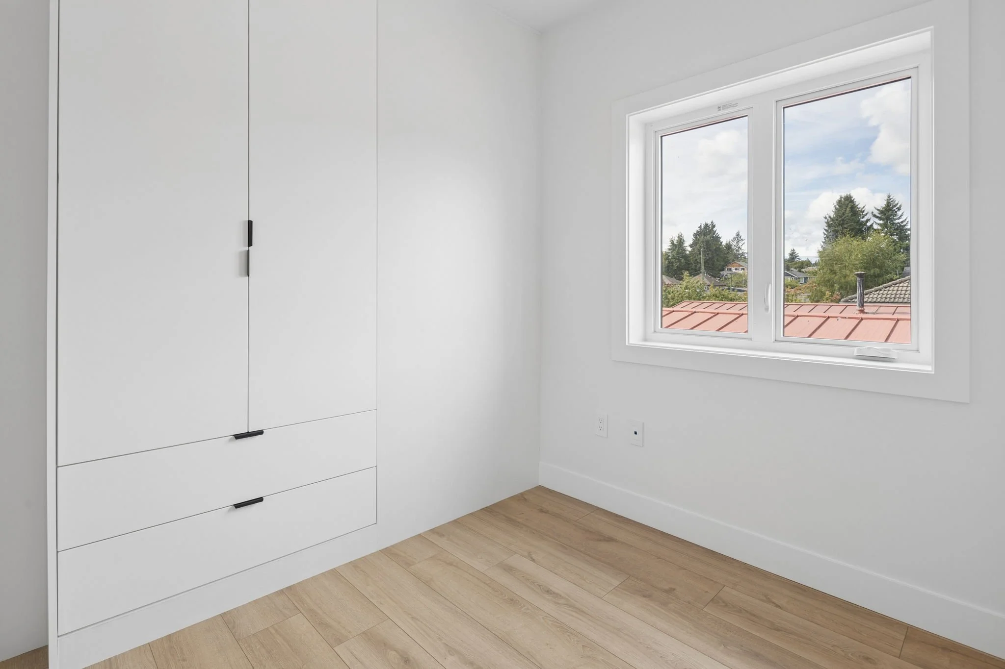 20-web-or-mls-1-620E28th_020.jpg