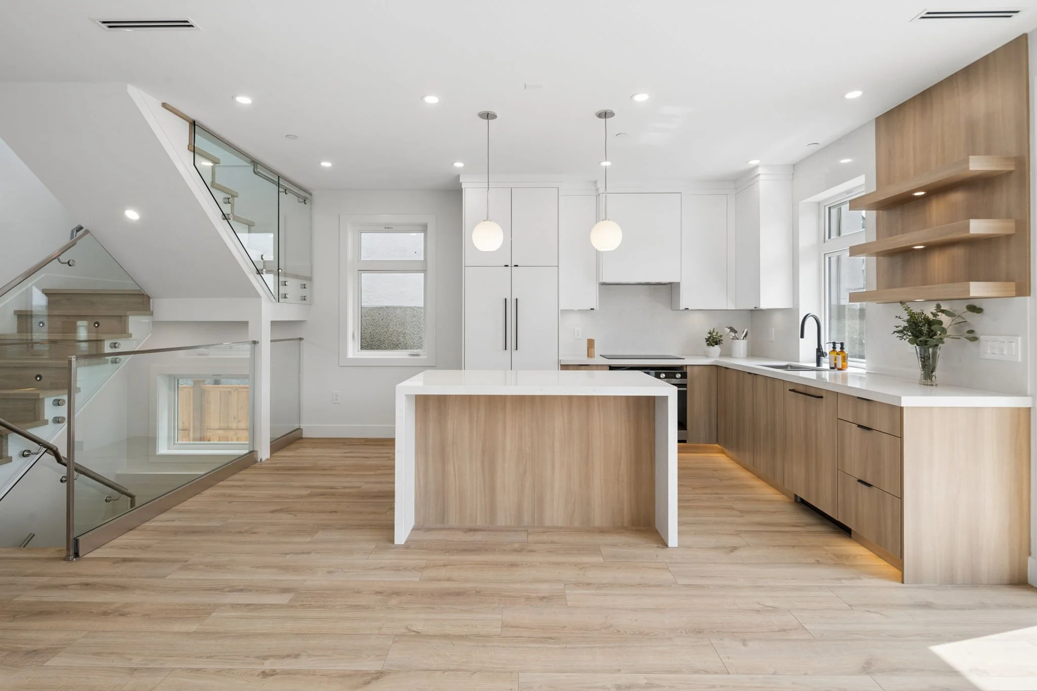 5-web-or-mls-1-620E28th_005.jpg