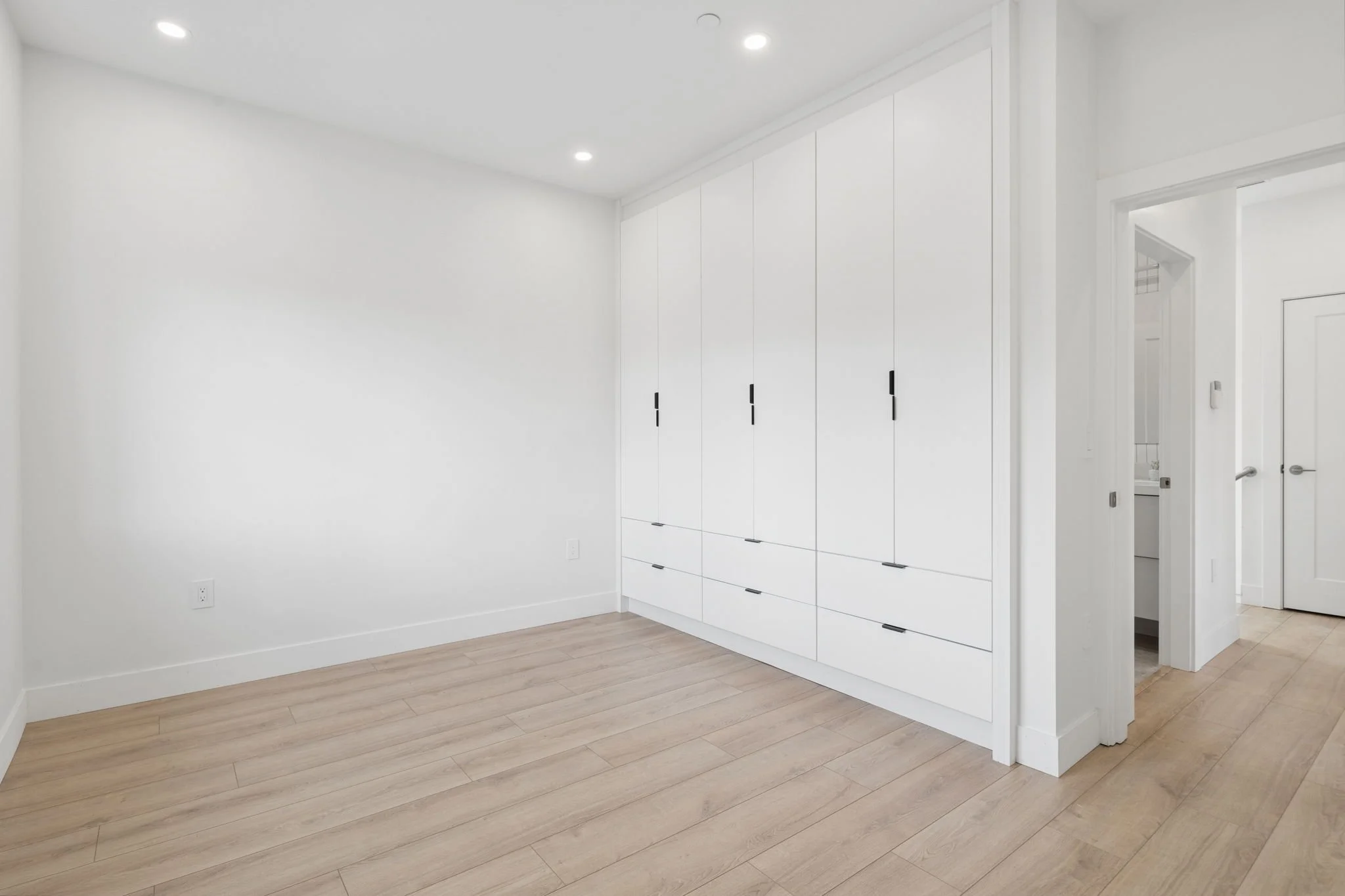 46-web-or-mls-2-620E28th_003.jpg