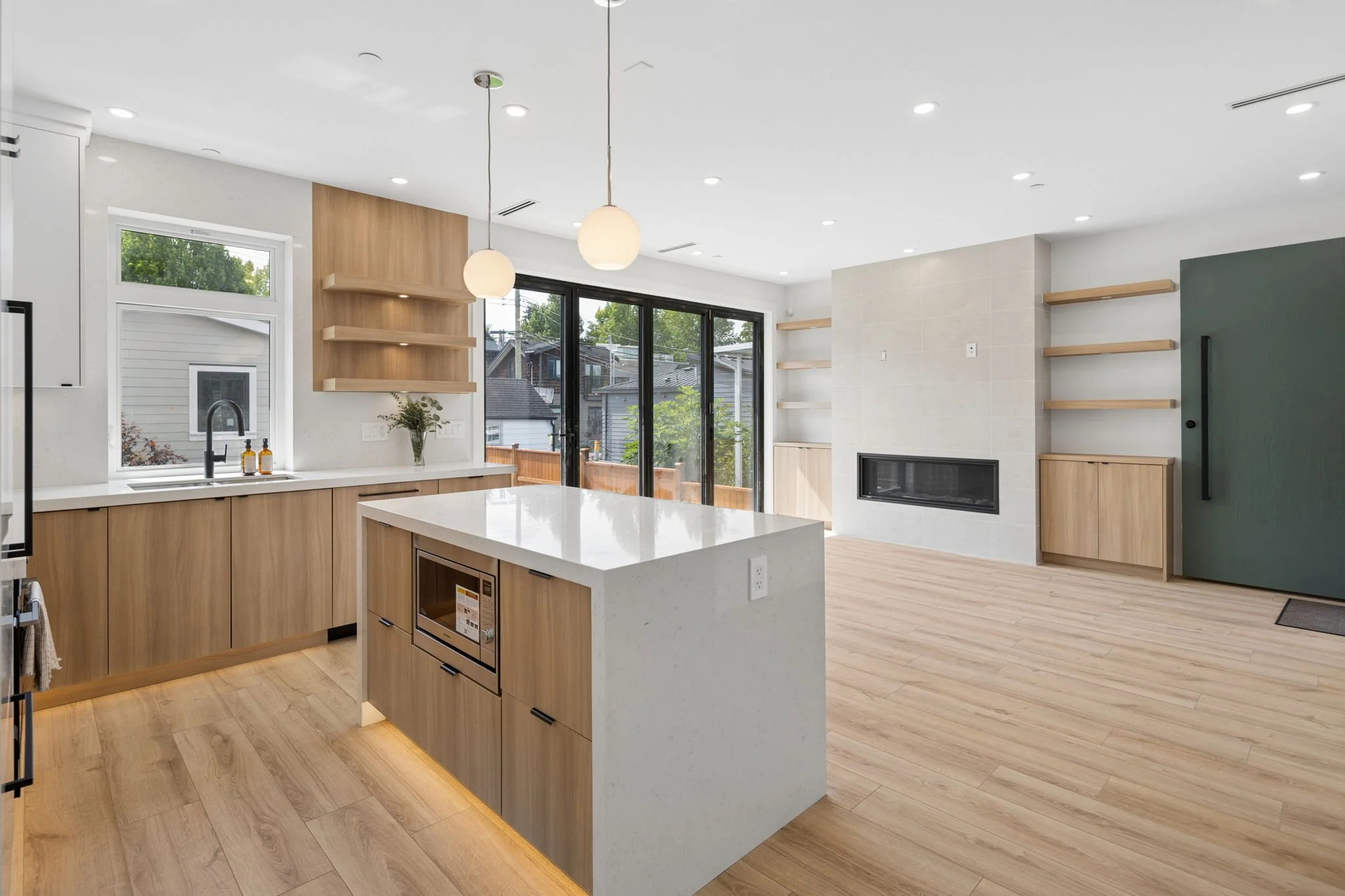 12-web-or-mls-1-620E28th_012.jpg