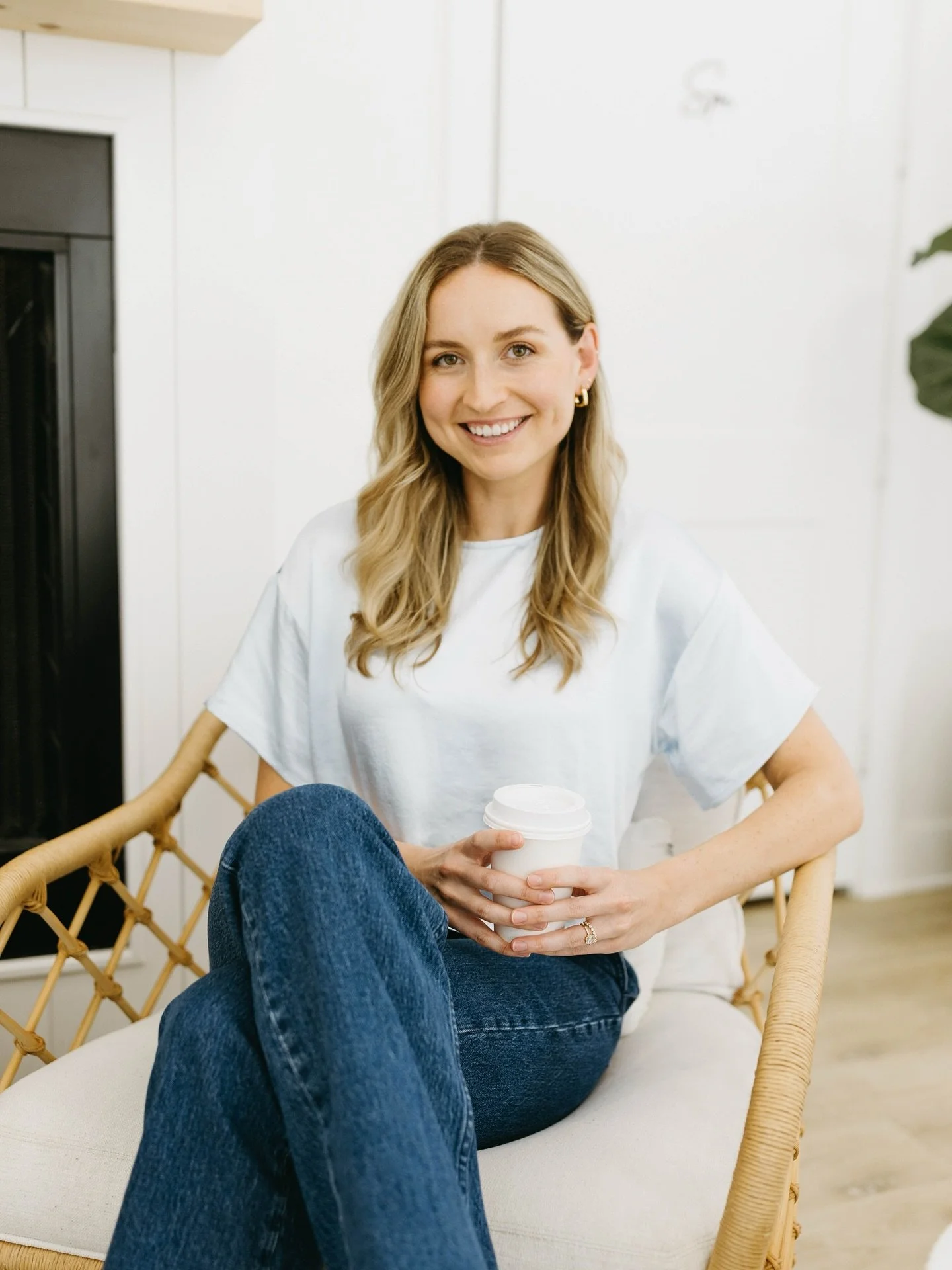 Hi, I&rsquo;m Janna &mdash; a therapist for young adults in their 20s and 30s navigating identity &amp; purpose, life transitions, relationships, and the impact of past wounds.

After a few months away on maternity leave, I&rsquo;m returning to the o