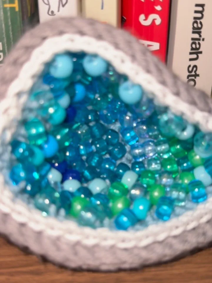 I recently picked up the crochet hook again and this geode pattern by @brilliantbuttoncrochet was so fun to make!🪨🔵