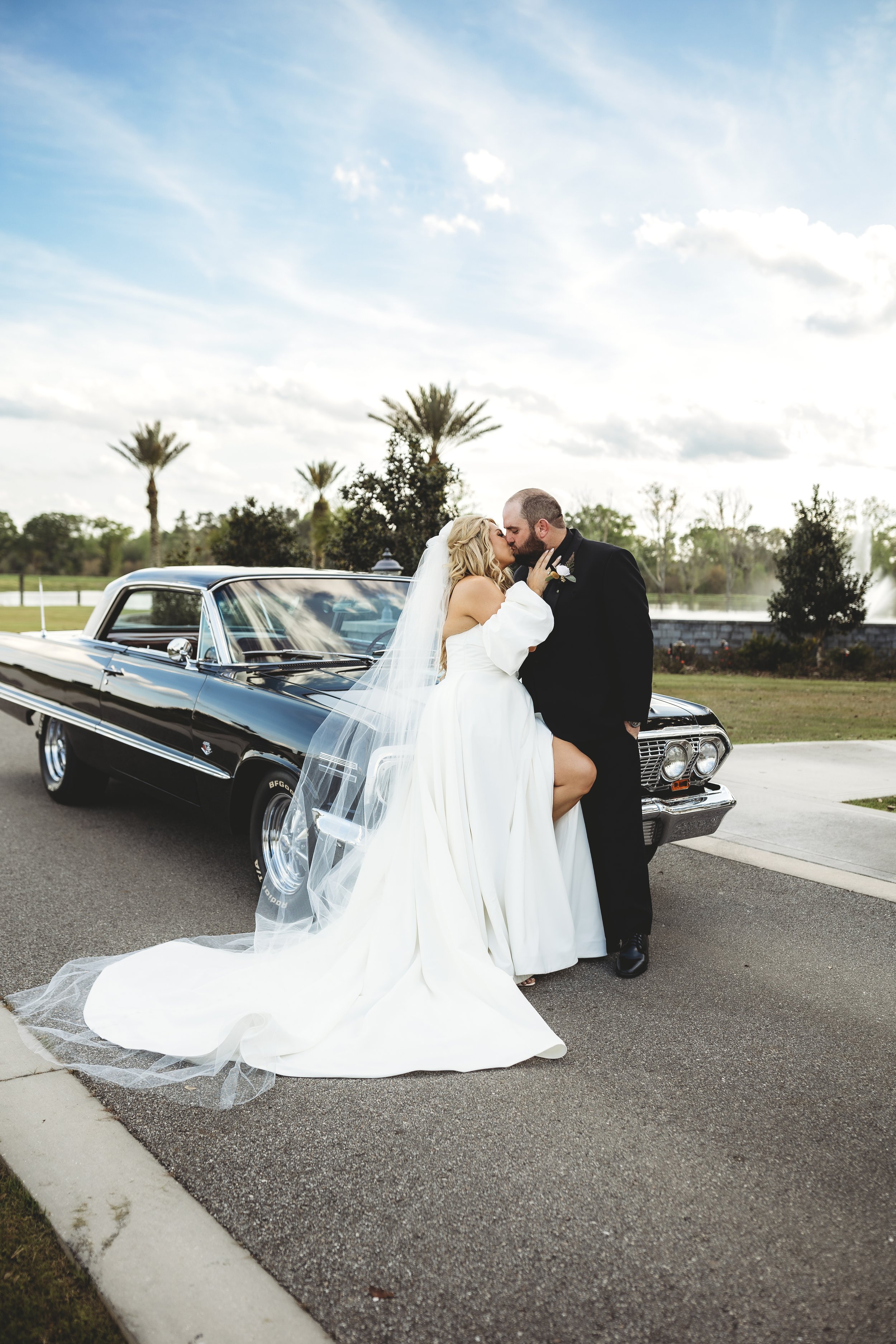 Your wedding doesn’t have to fit into a box. Loud or quiet. Elegant or edgy. Classic or completely your own. I photograph it all the same way—honestly, boldly, and with room for you to be fully yourselves