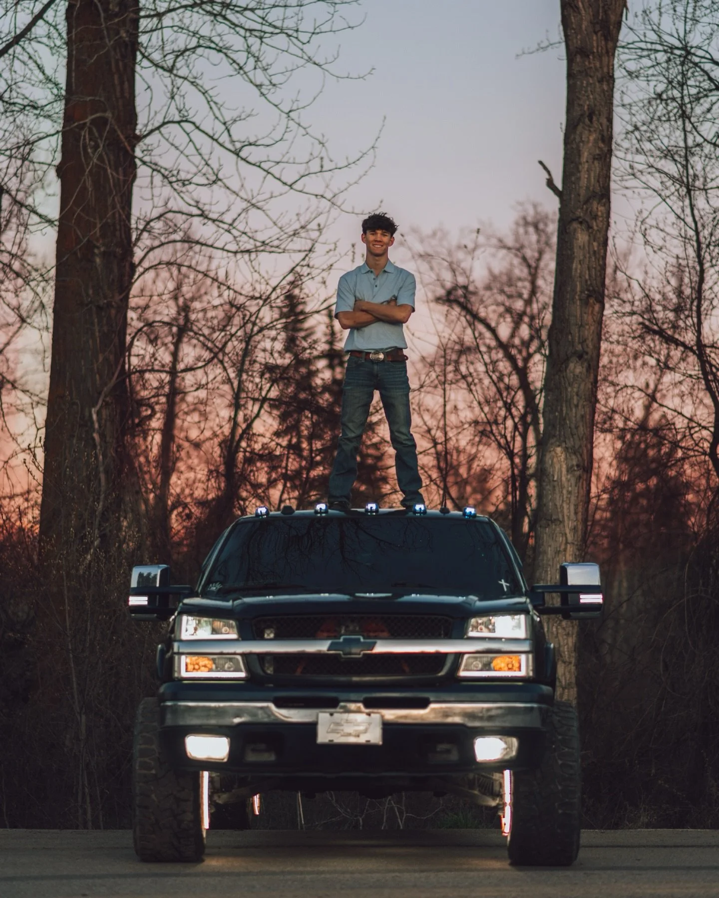 Coy brought the whole crew, his truck, his dog, and his girl Paige, and it turned into one of those sessions that just clicks. The kind where the light hits perfectly, everyone&rsquo;s relaxed, and you don&rsquo;t have to force a single moment.

Thes
