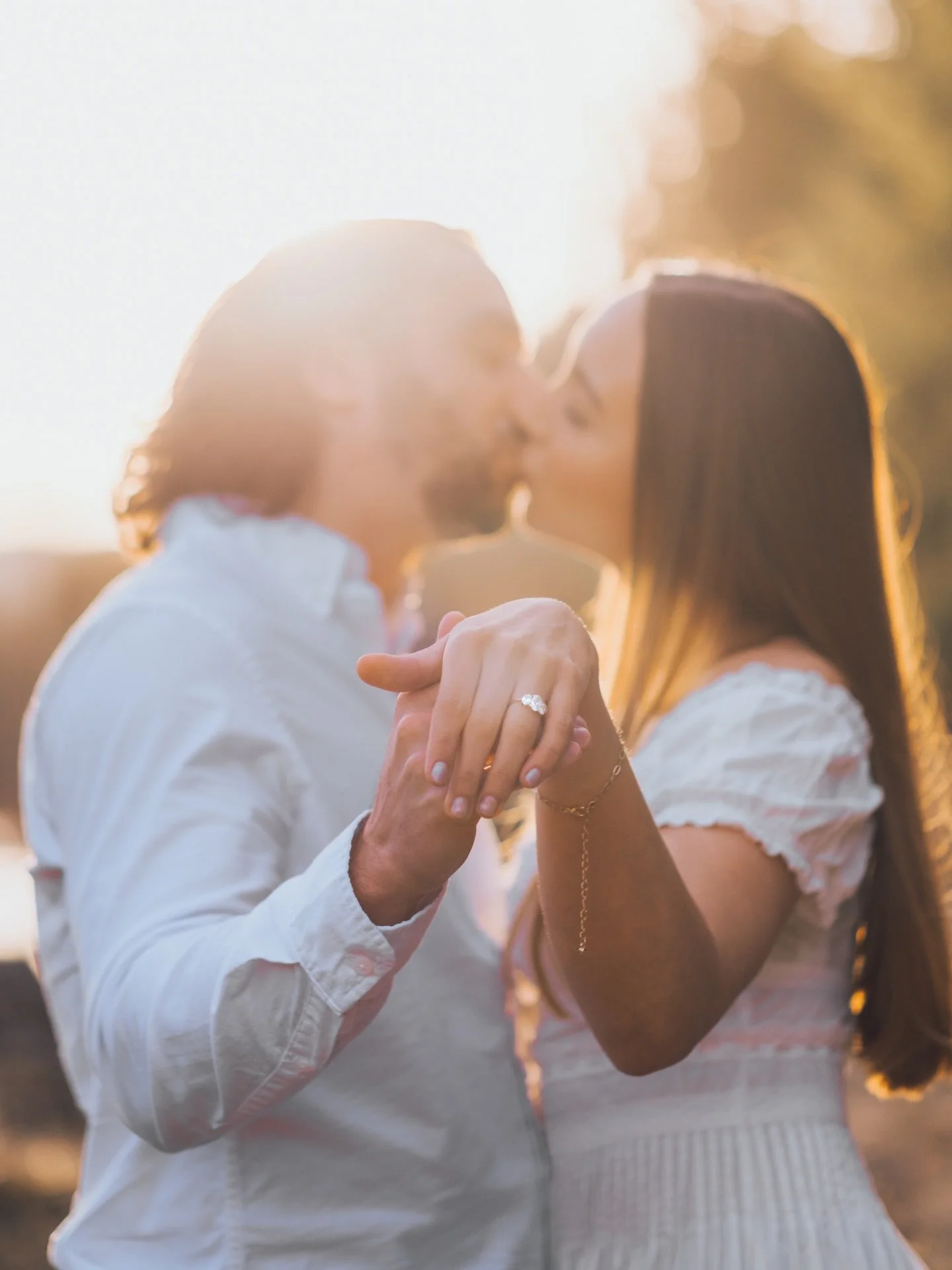 Do I even need a reason to share more of this session&hellip; just look at them. The way they show up for each other, the way the light wrapped around them. 

Sessions like this are why I&rsquo;m obsessed with what I do. It&rsquo;s not just photos, i