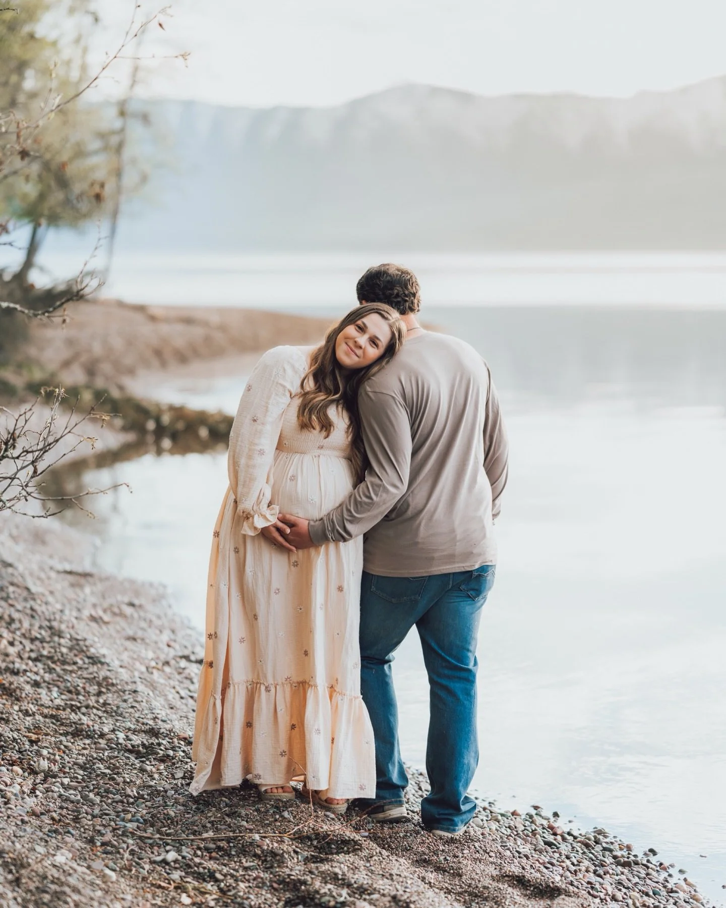 From full sun, to golden hour, to that soft blue glow at the end of the night, we chased every bit of light we could find ✨

And getting to capture moments like this for another photographer is always such an honor. Alexis, thank you for trusting me 