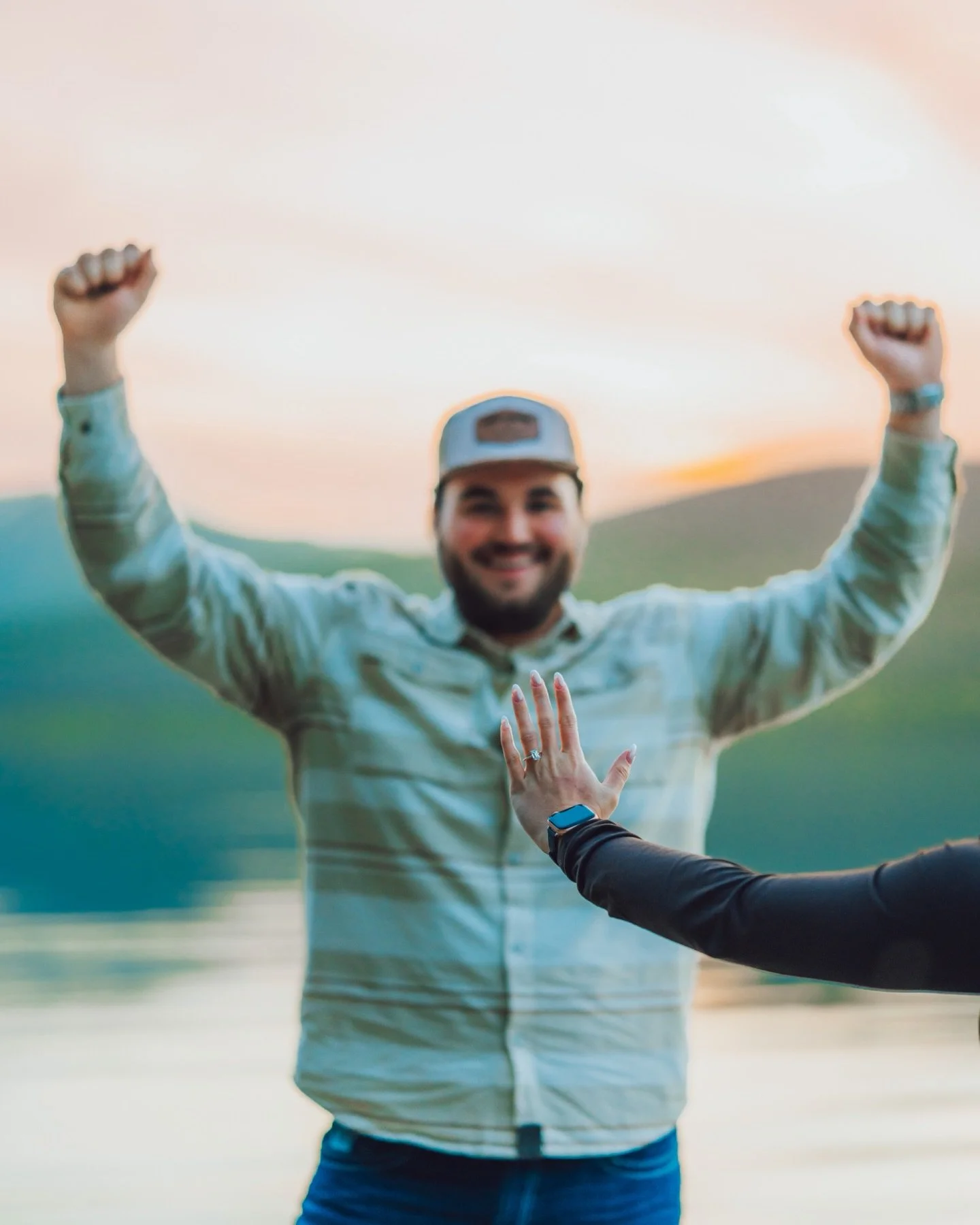 Still not over Matt &amp; Lindsay&rsquo;s proposal session so here&rsquo;s your second dose of mountain magic from their first photos as Fianc&eacute;&rsquo;s ✨

I already shared the big proposal moment, but these are some of my favorite pieces of ev