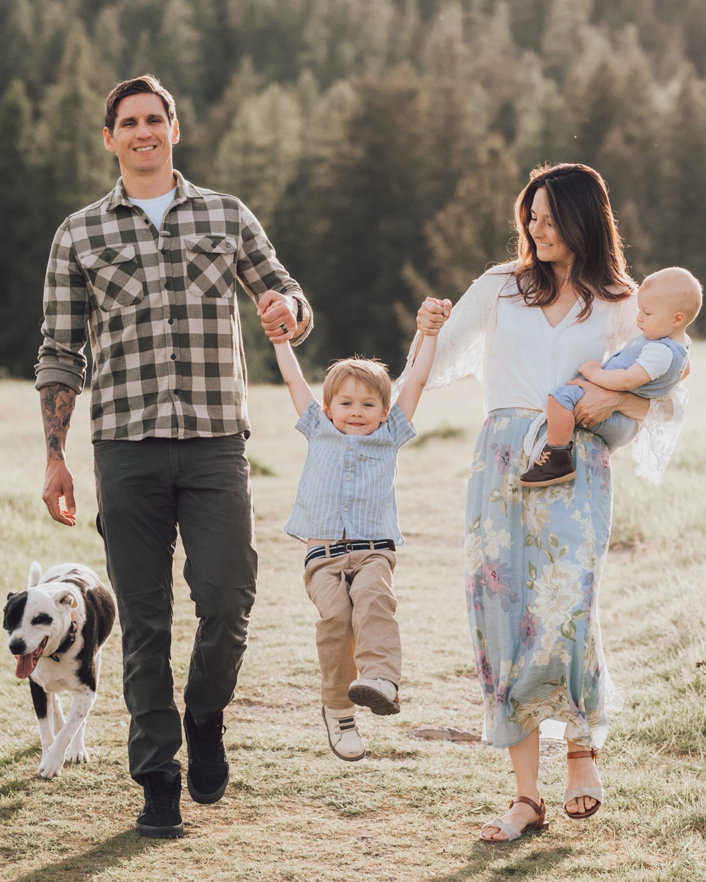Some sessions just feel effortless. The Andreason family made this one so much fun. From the laughter to the sweet in-between moments, every part of this session was full of connection and joy.

I&rsquo;m so grateful I got to capture this season for 