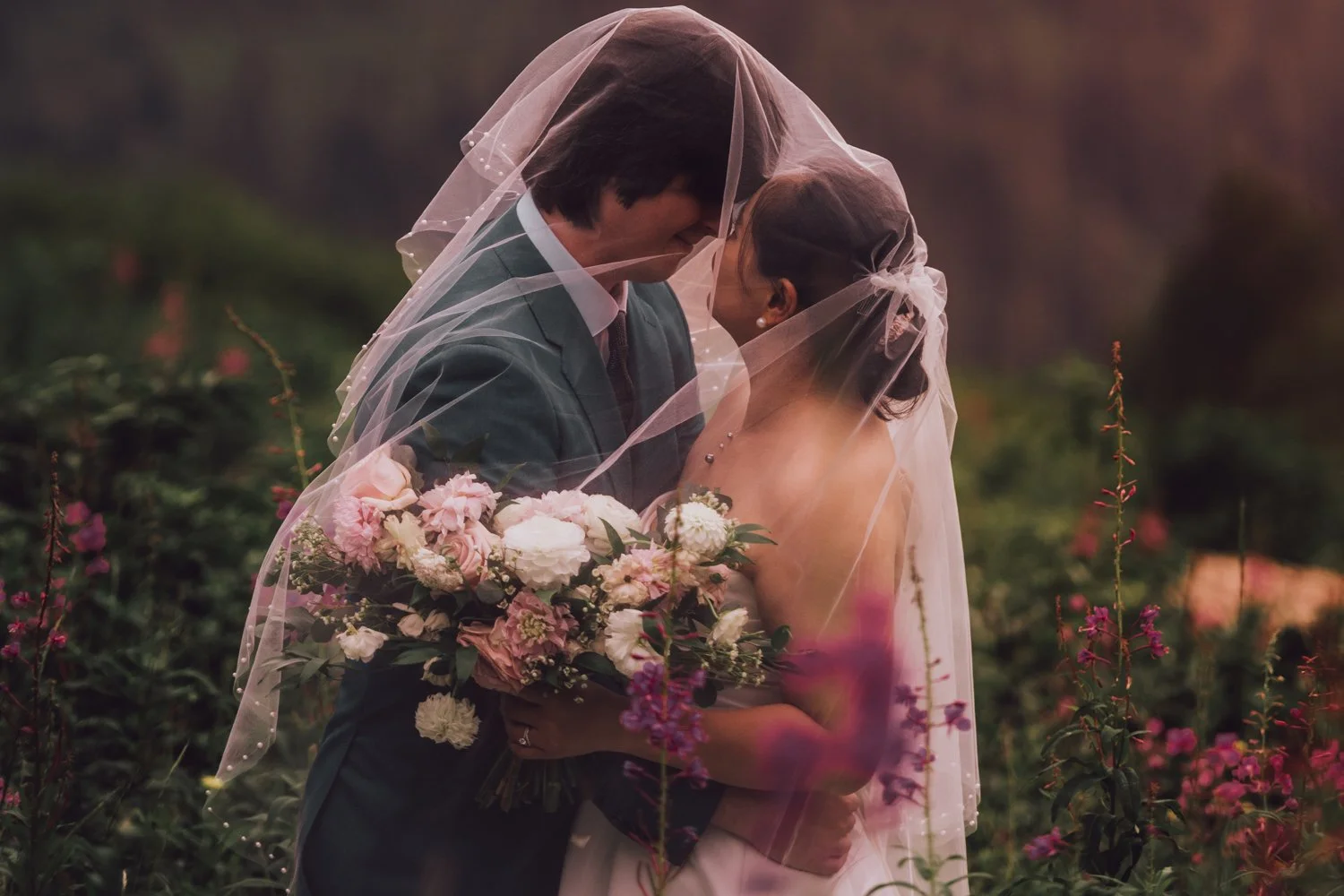 Glacier-National-Park-Elopement-Photographer-113.jpg