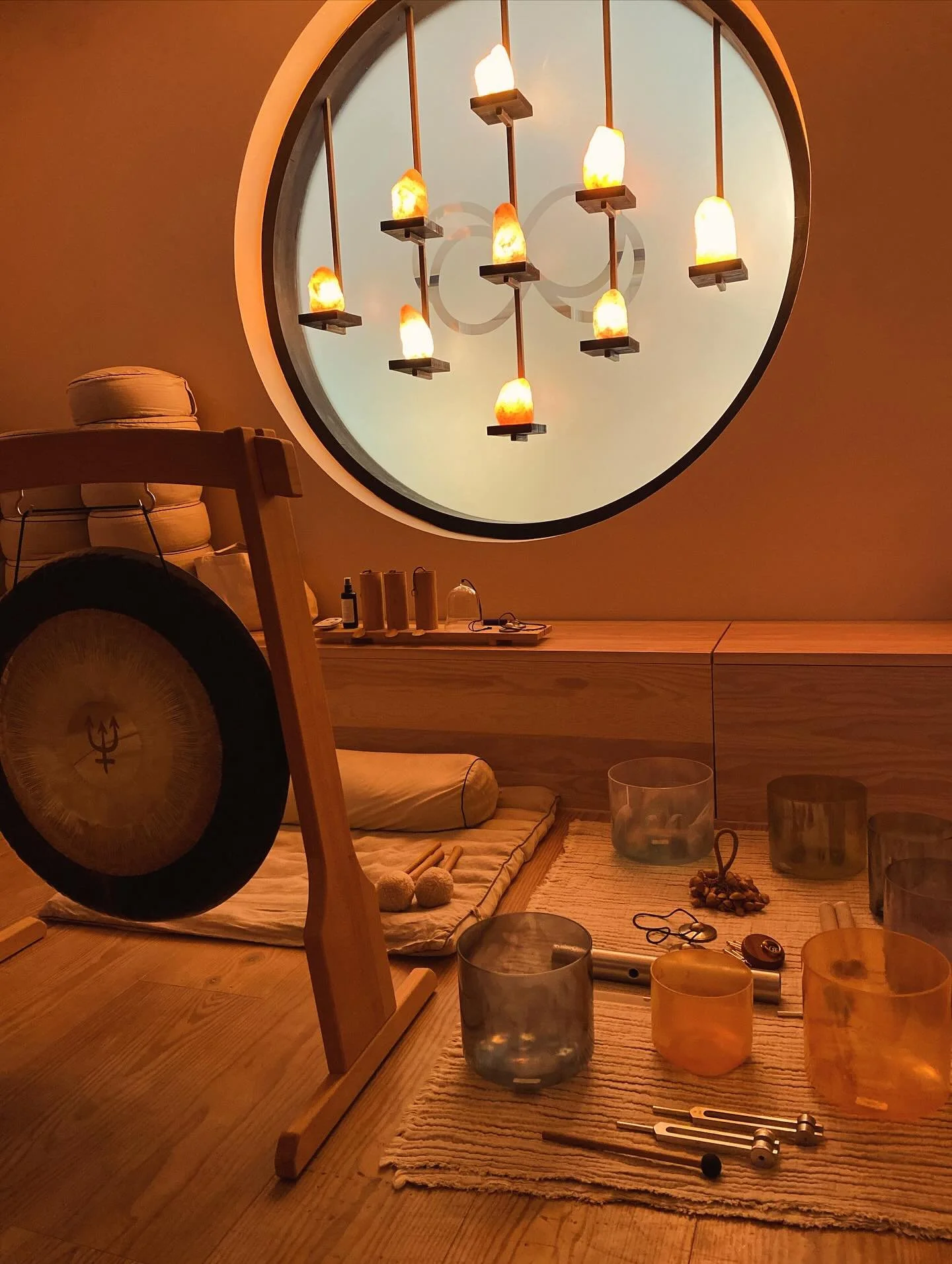 N E W  N E W  N E W 

I have now transitioned to Wednesday&rsquo;s @remindstudio.

Come and rest 🎶 with me - @millie_ralph 
Sink. Feel. Aliveness. Be. Unfurl. Ignite. Dissolve. Create.

Wednesday:
10:00 Re:Sound - Crystal bowls
+
12:00 Re:Sound - Go