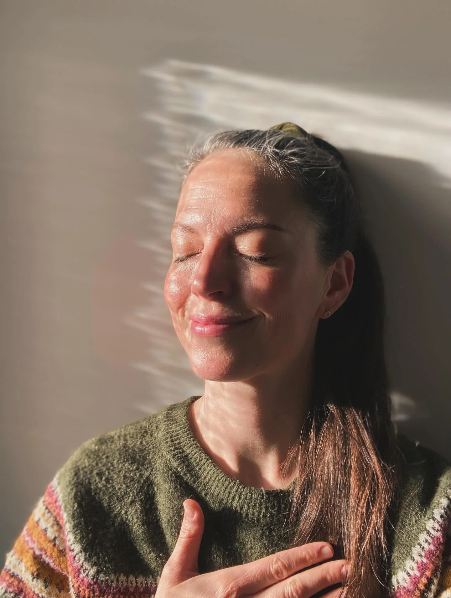 &ldquo;Whatcha,&rdquo;
as my beloved Grandad used to say.

How are you feeling today, my love?

Pic 1:
Found a snippet of winter sun right by my front door.
Half-painted still &mdash; deep blue on the outside, olive green on the inside.
A house in th