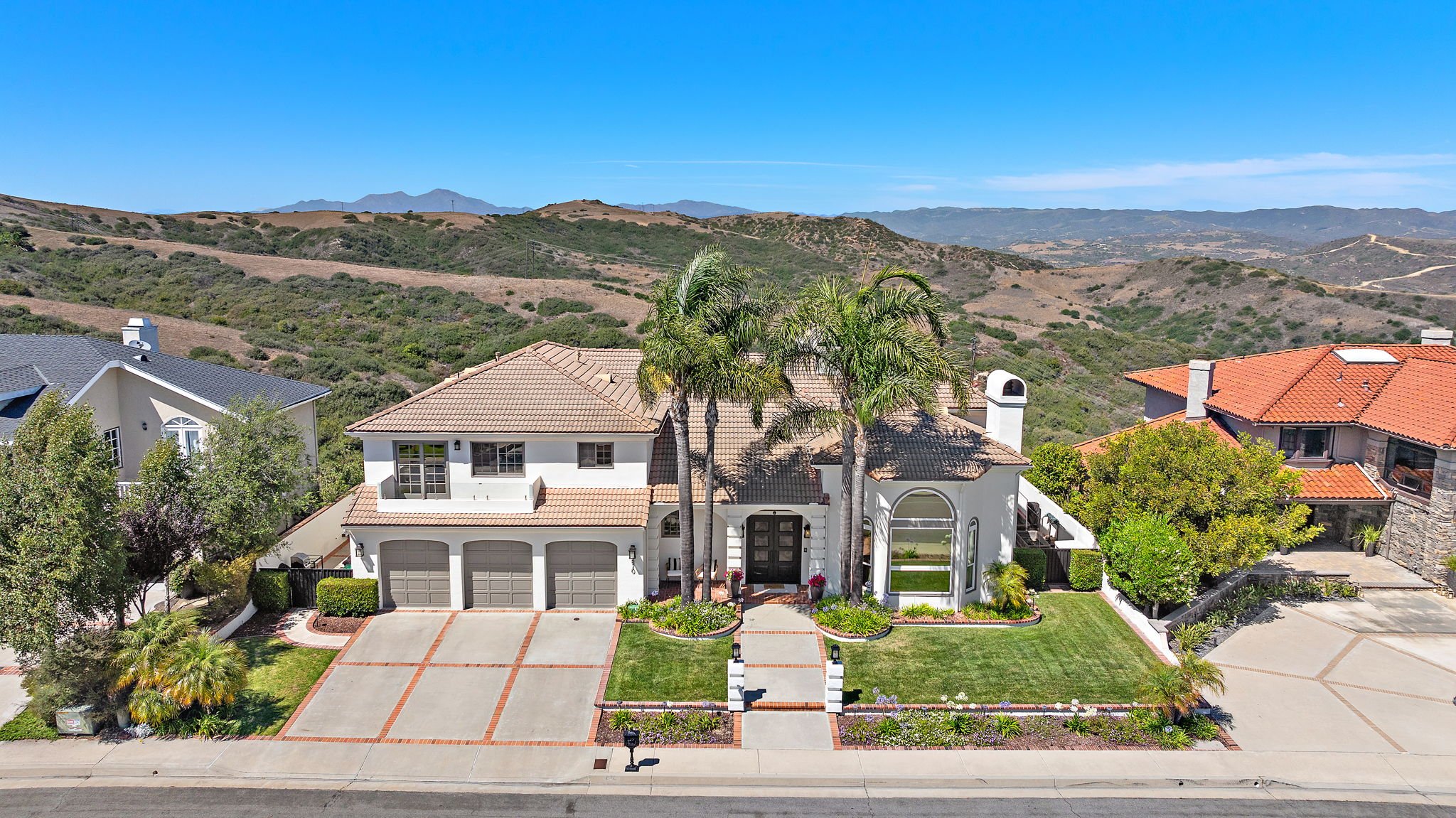69-web-or-mls-870 Avenida Capulco EDIT 3.jpg