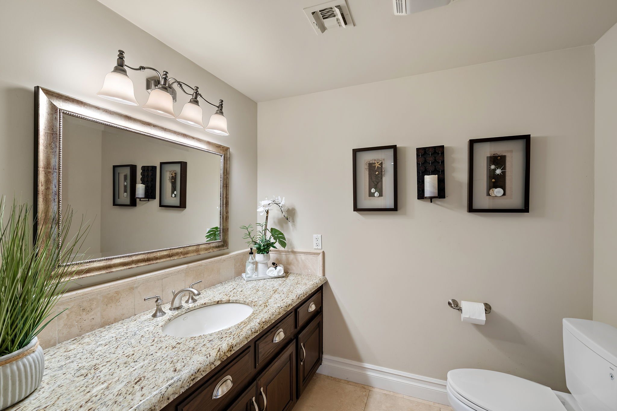 37-web-or-mls-870 Avenida Acapulco 37.jpg