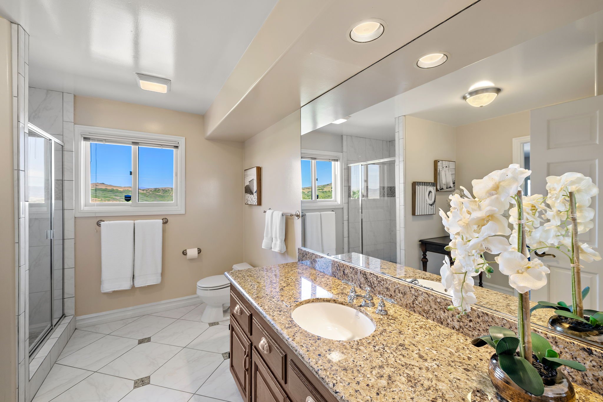 51-web-or-mls-870 Avenida Acapulco 51.jpg