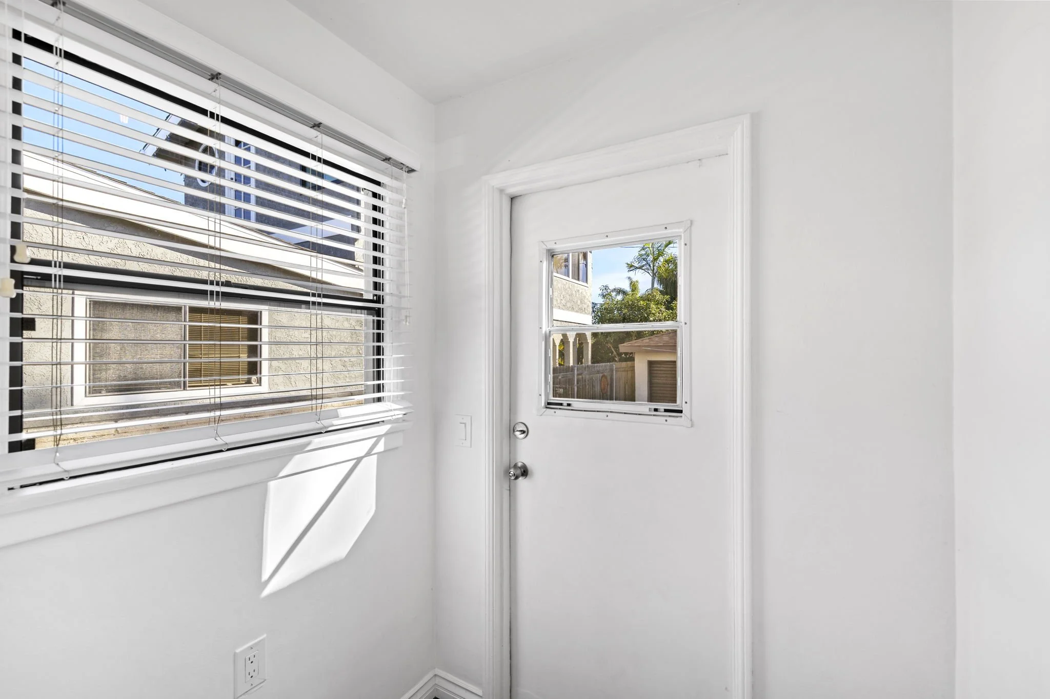 16-web-or-mls-120 Avenida Santa Inez 16.JPG