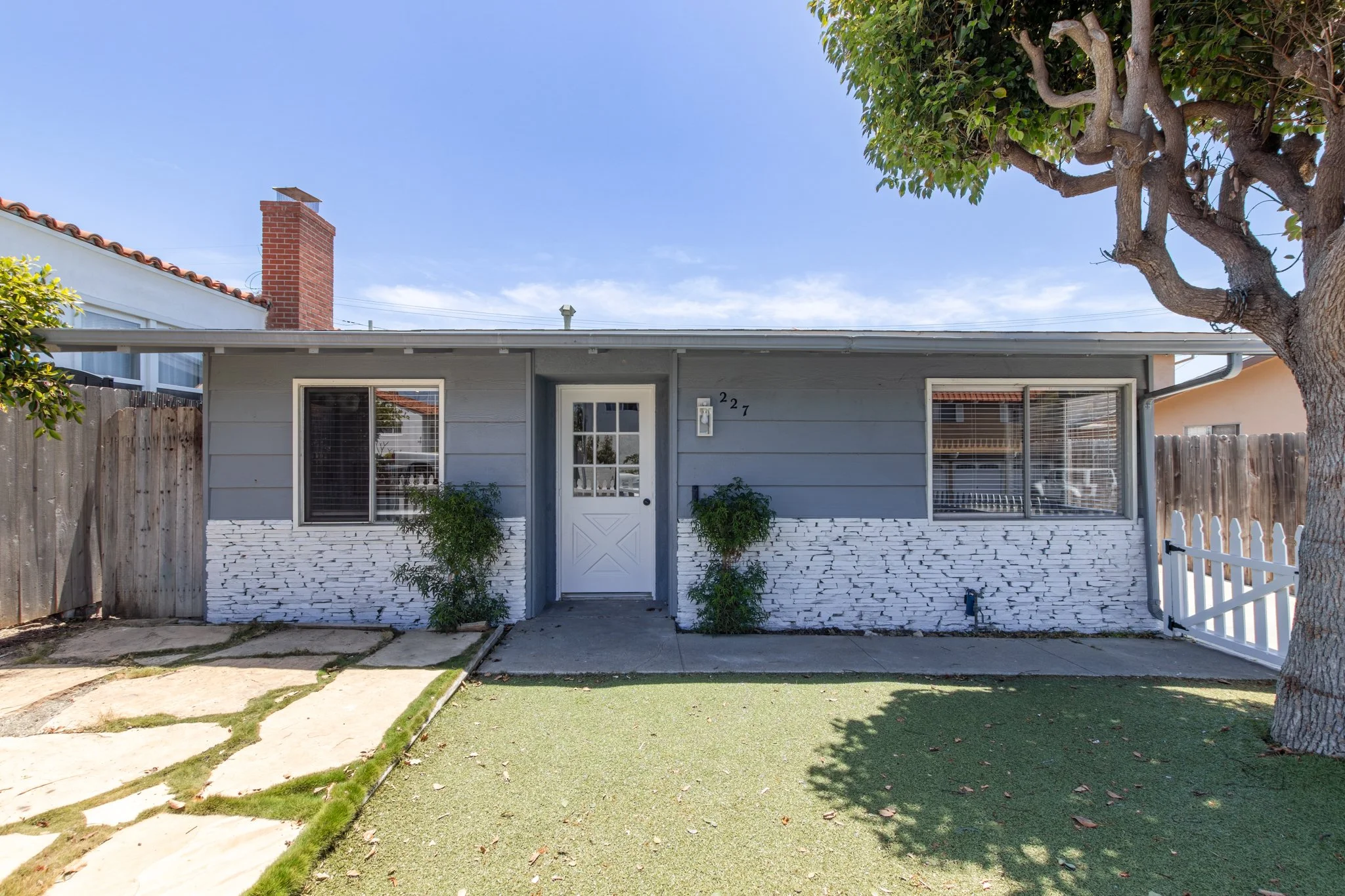 227 Avenida Victoria