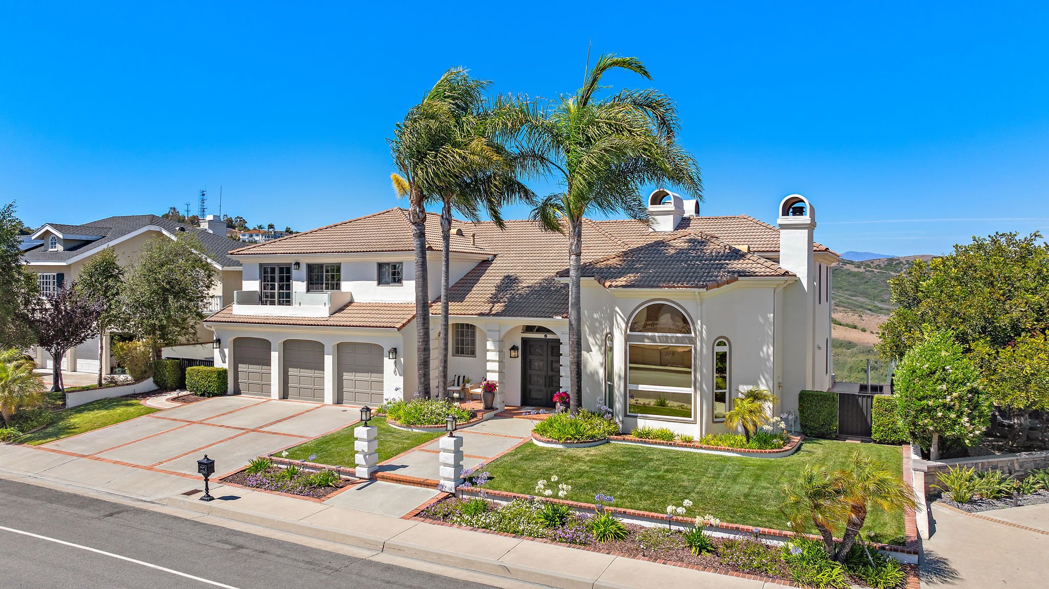 67-web-or-mls-870 Avenida Capulco EDIT 1.jpg