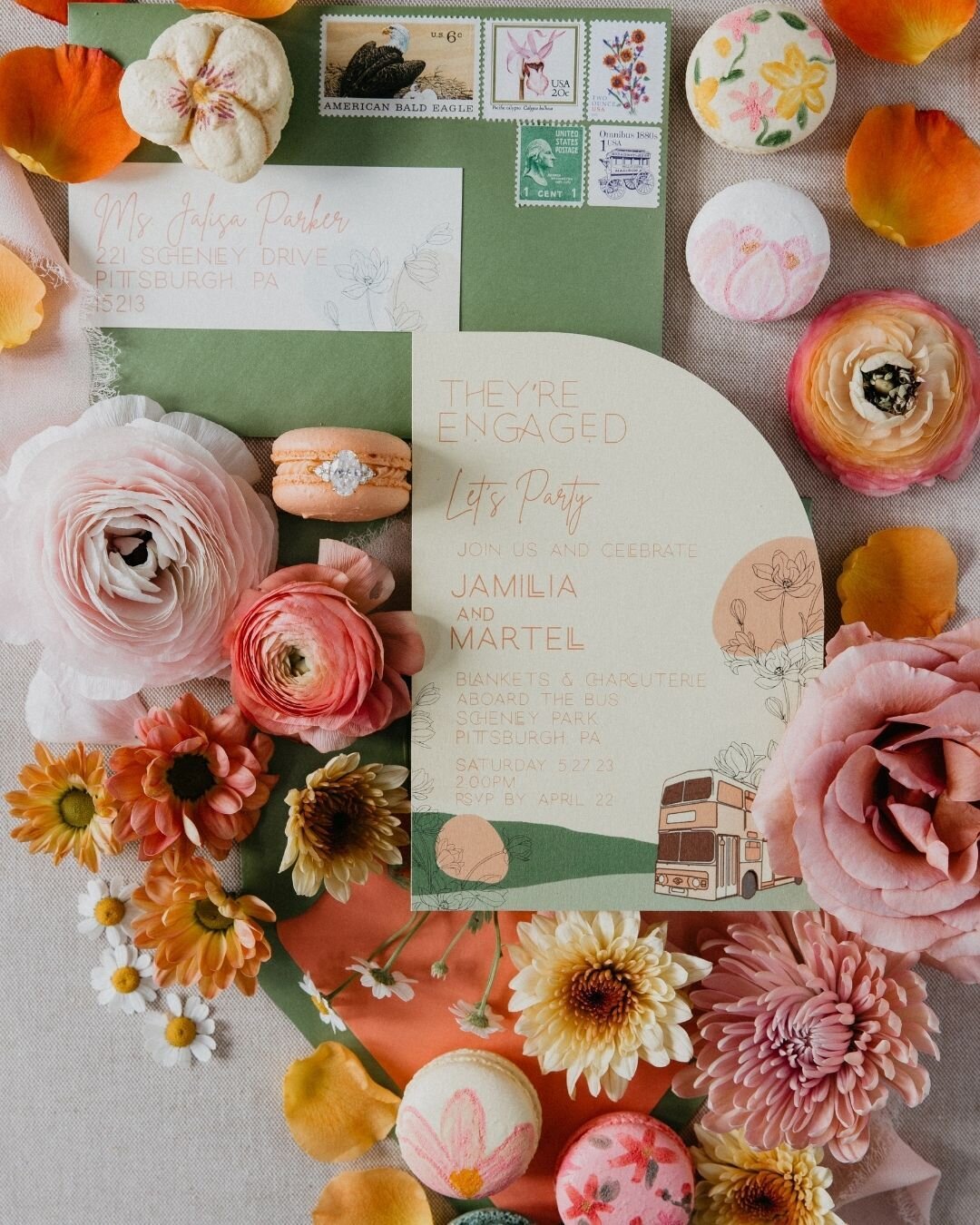 It's officially the first day of Spring.. Spring has sprung here at RBW. I'm excited to share this beautiful piece featured on Burgh Brides. 😍 This beautiful colorful set was put together for Wildly Loved and Blanket and Board's charming double-deck