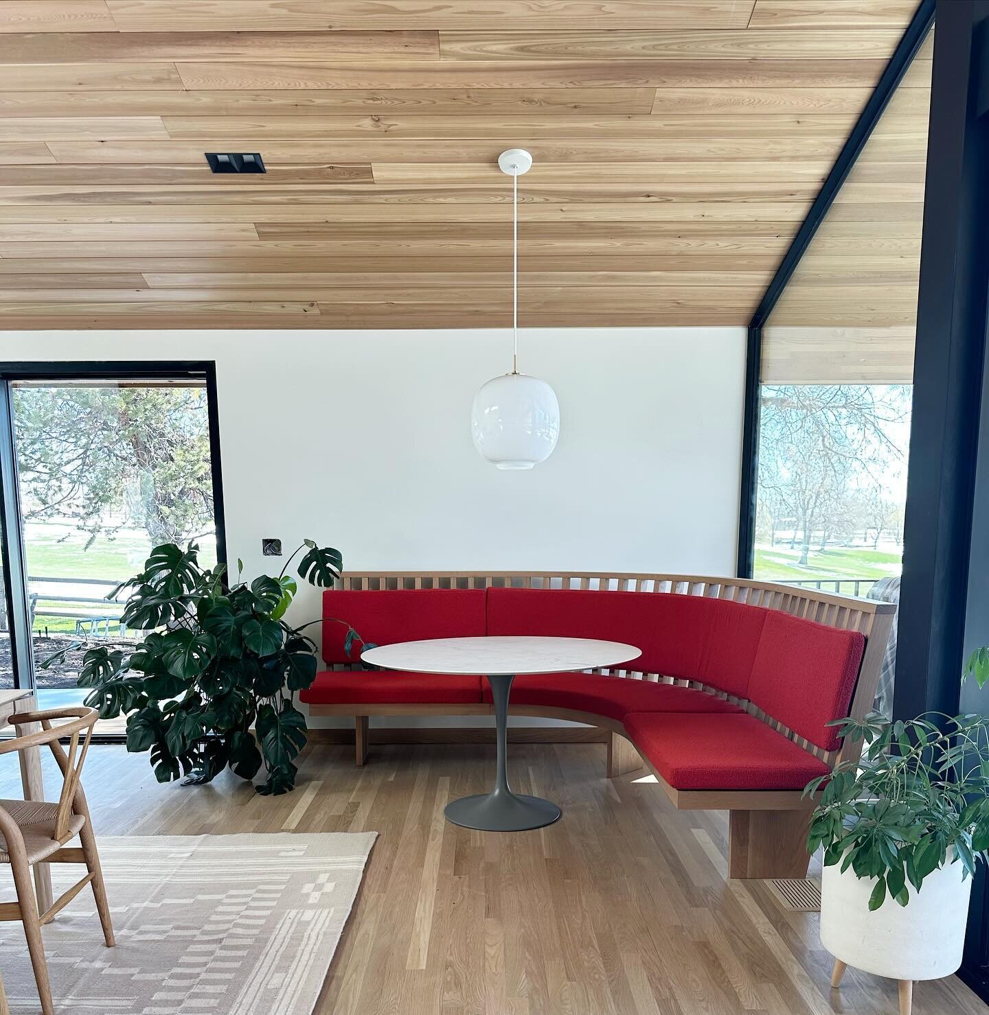 We love a dining nook! This one at our Reed project has quickly become our favorite corner of the house. This bench was a labor of love to get just right, swipe to see the progression of its build. 

A big thanks to @sheepdoggoods for bringing this d