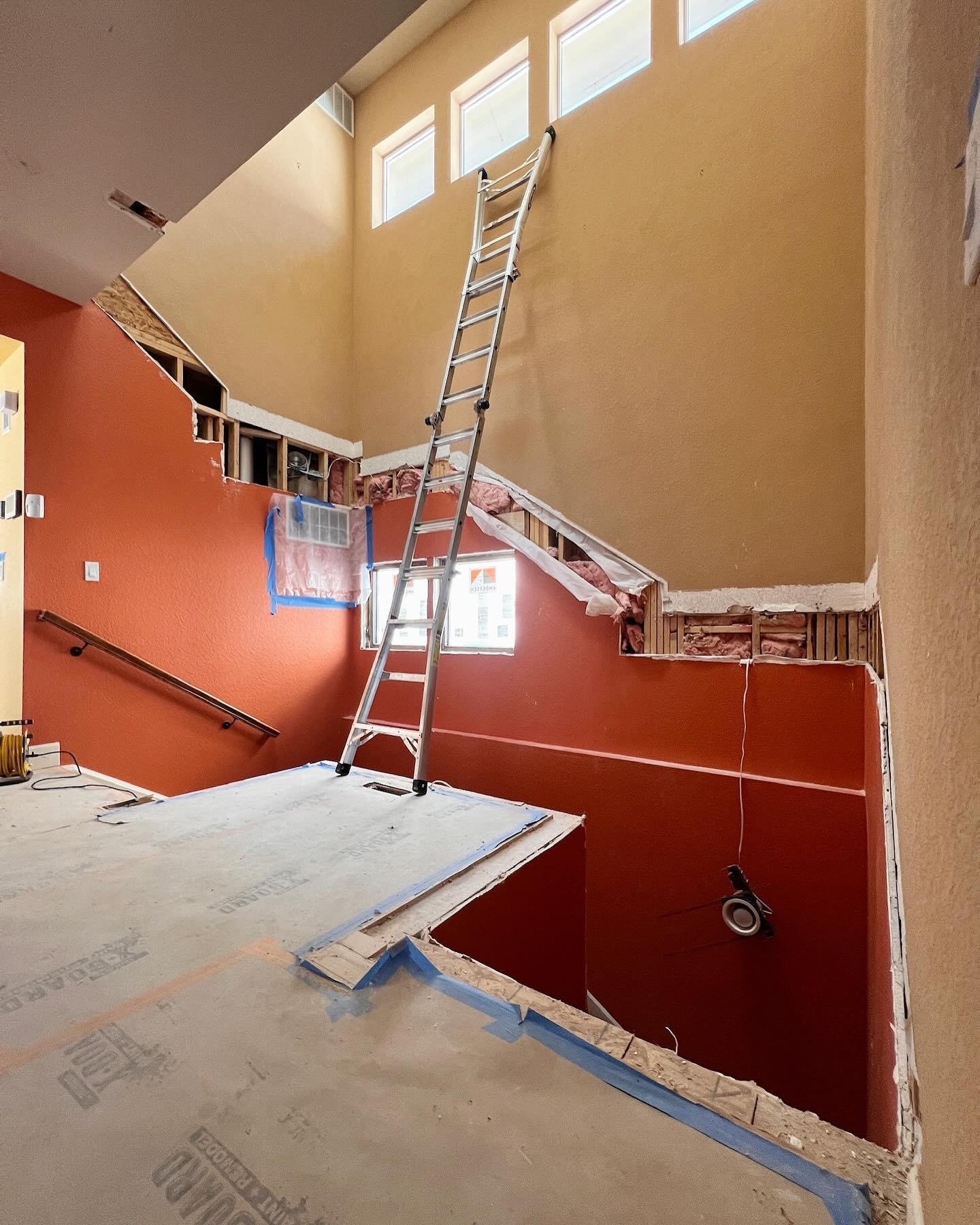 The last of the misc interior demo at our Gilpin Project is complete. Time to get ready for the modern staircase and fireplace! 

#build3 #construction #customhome #architecture #design #designbuild  #washpark #mountainbuilder#denverhomebuilder #colo