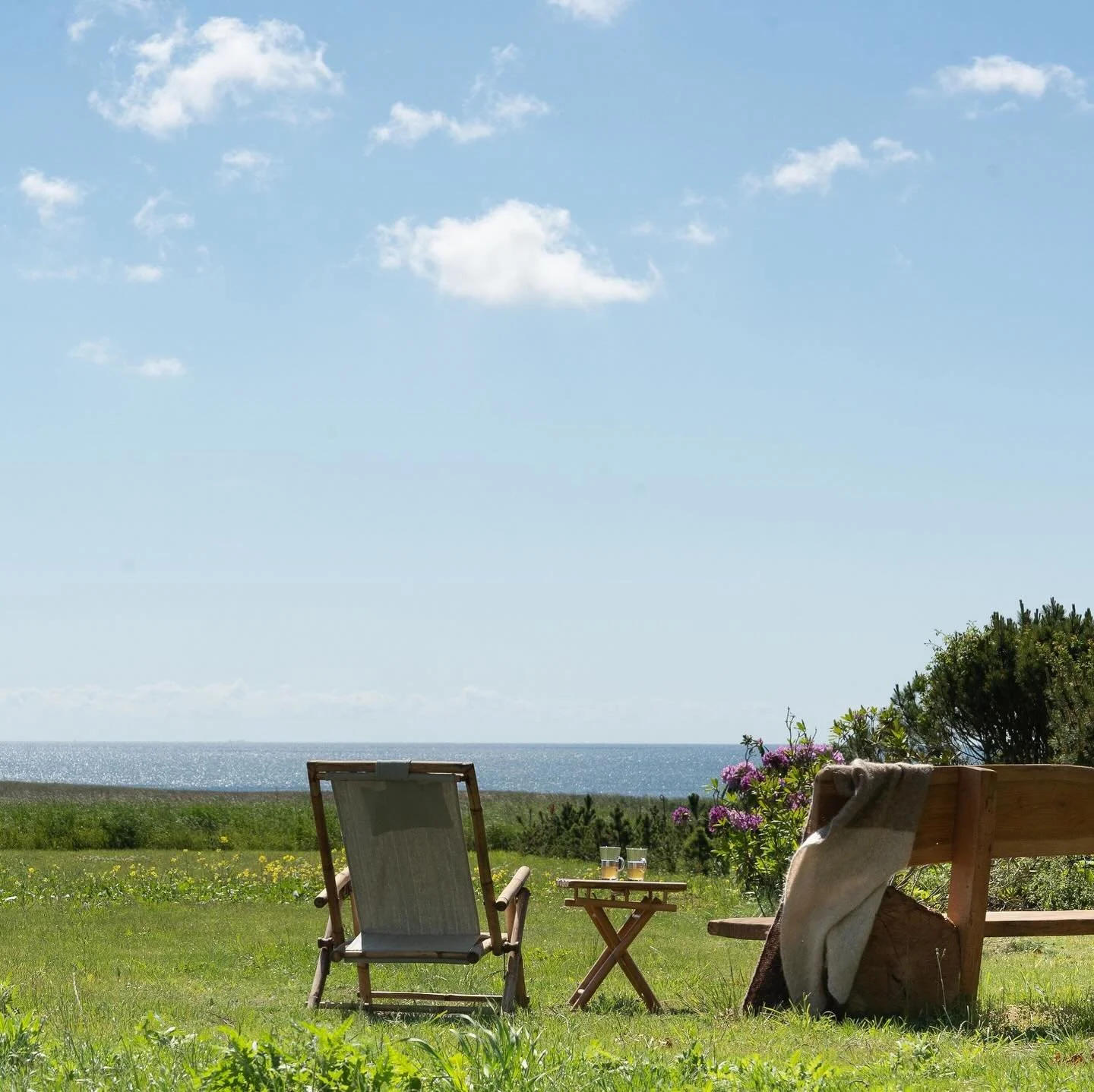 Naturen omkring No19 er en del af oplevelsen.
Her nydes udsigten over &aring;bne marker, havet i horisonten og stilheden fra landskabet omkring g&aring;rden. 

Et sted hvor naturen s&aelig;tter tempoet &ndash; og hvor der er plads til at tr&aelig;kke
