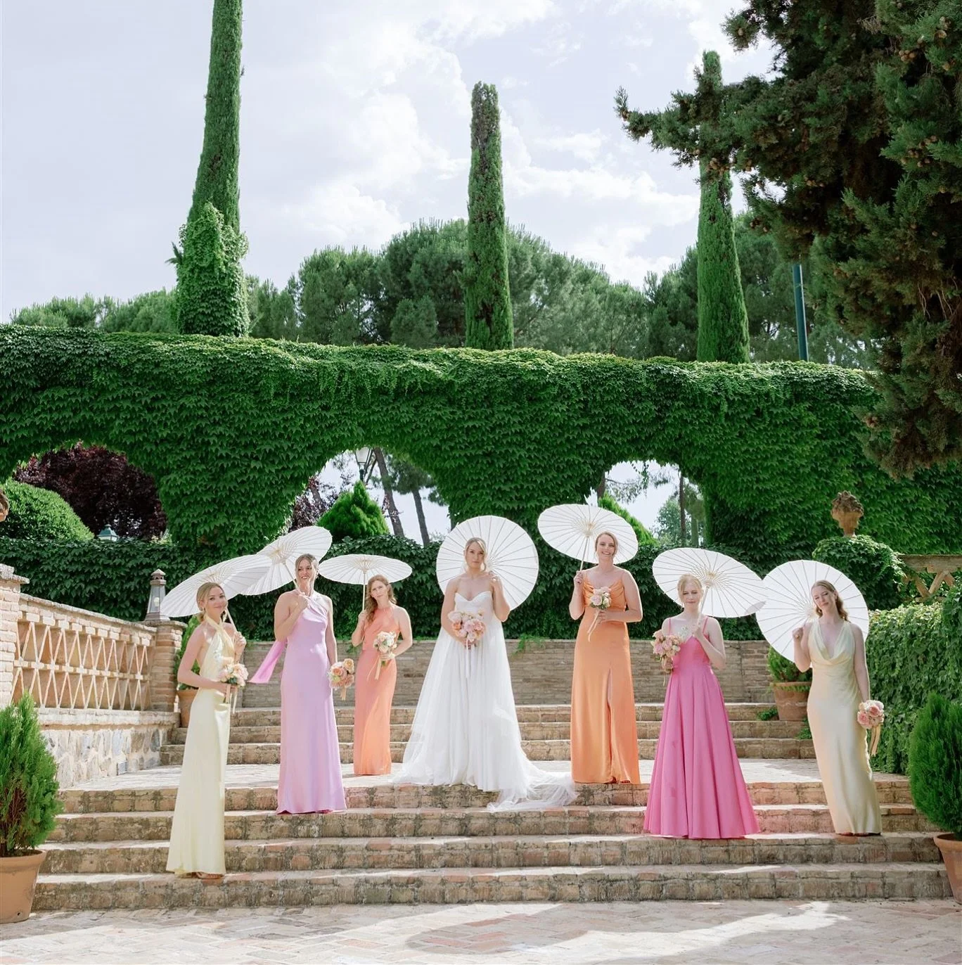 Every brides treatment plan is custom & unique! π€
A bride’s age, skin sensitivities, desired outcomes (e.g., reducing fine lines, addressing acne, enhancing glow), and the timeframe leading up to the wedding all influence the recommended
