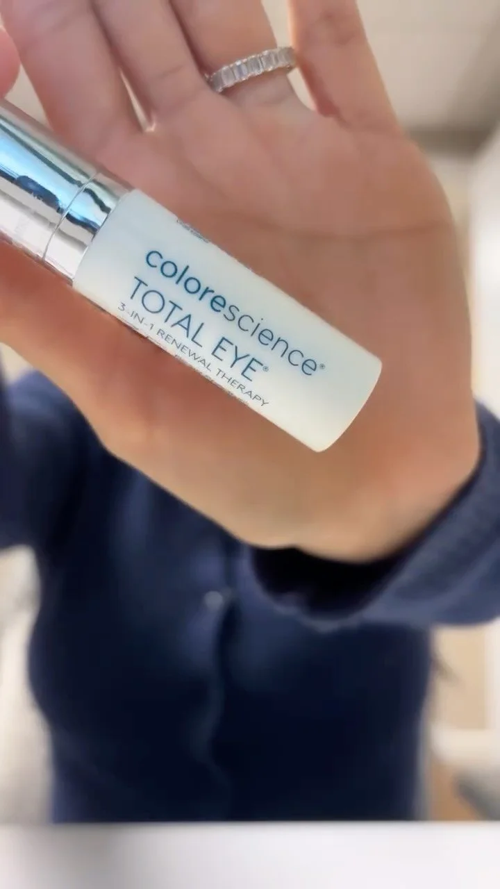 SPF is the new make up! @colorescience
What @danielle.inskin used ππ½
1. Face Shield Flex SPF 50 in medium shade
2. Total Eye 3-in-1 Renewal Therapy SPF 35 in fair shade
3. Sunforgettable Total Protection Color Balm SPF 50 in Pink Sky
4. Peptid