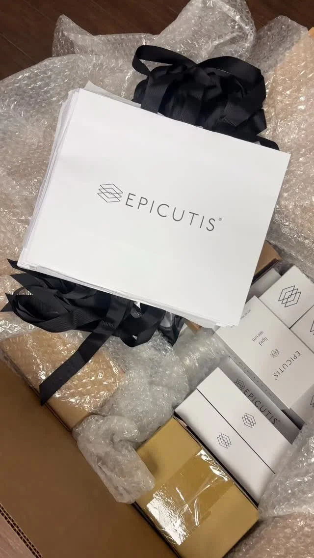 We fell in love with @epicutis π€ and so will you!
We are currently obsessing over the Oil Cleanser, Enzyme Exfoliating Powder, Hydrobiome Mist and Lipid Serum & Masks!
Have you tried #epicutis ?
#cleansingoil #acne #rosacea #makeupremover #m