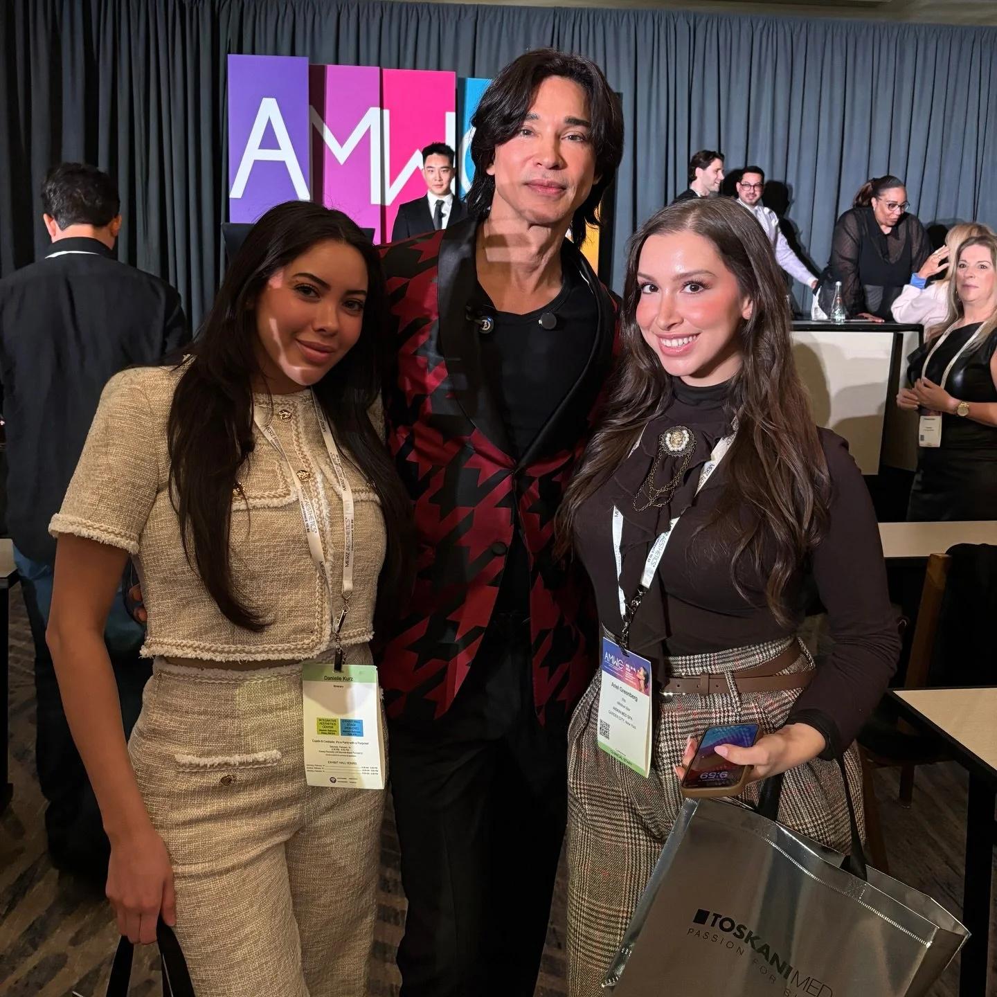 Dermatologic Surgeon Dr. Shino Bay @shinobay 
Board Certified, Award Winning, World Renowned Cosmetic Dermatologist

He is an innovator leading the way to a revolution in the aesthetic industry! Dr. Shino Bay incorporates Toskani Mesotherapy to nouri