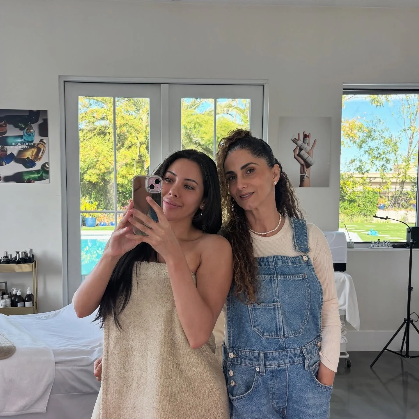 I&rsquo;ve been touched 🤎🫶🏽 @ayastouch 

I don&rsquo;t even know where to begin describing the experience Aya gifted me with! Her energy is so calming and hands are magical! Her focus on intentional touch is what makes her treatments one of a kind