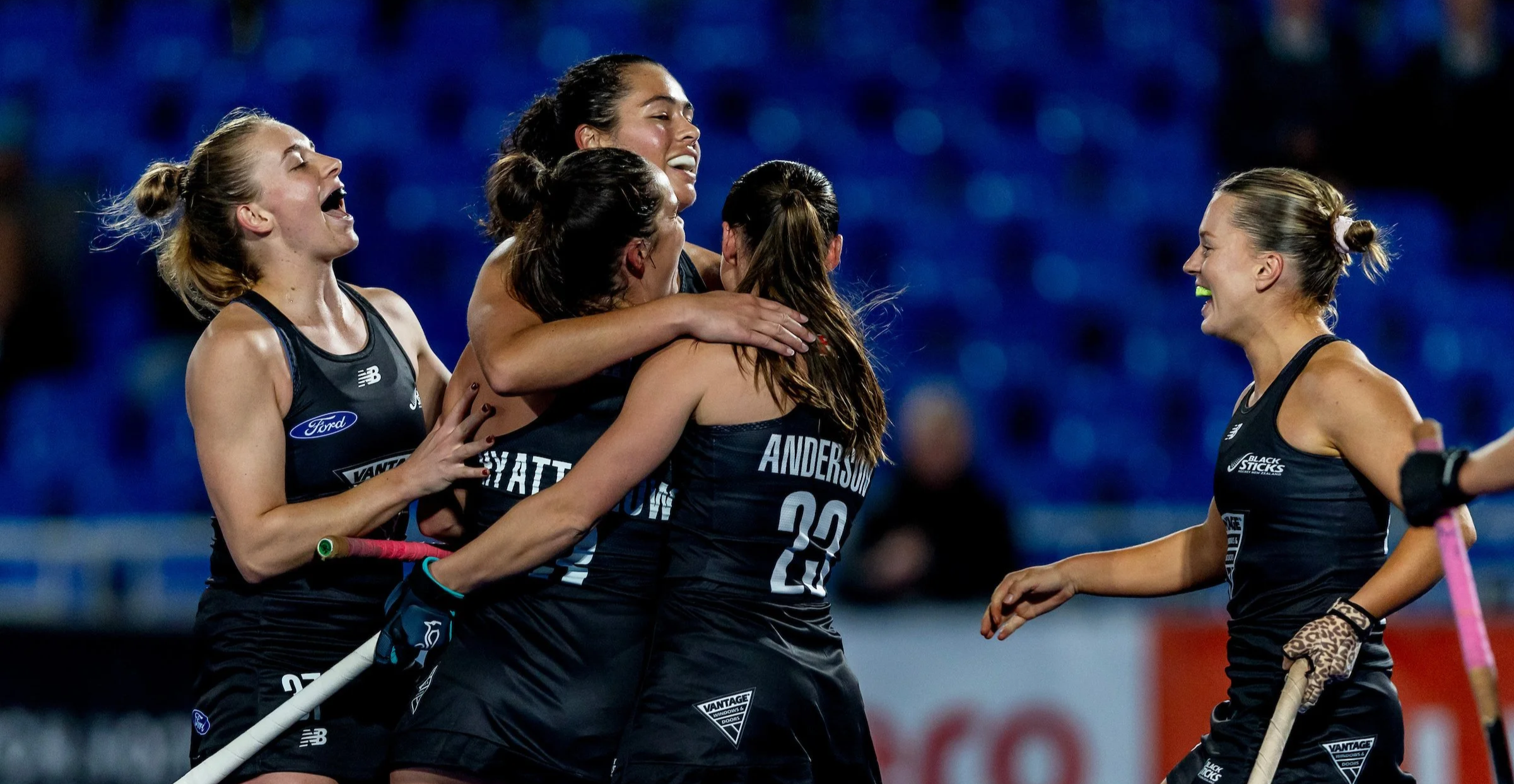 OPENING VICTORY FOR WOMEN IN FRONT OF HOME CORWD