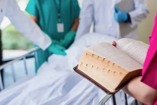 chaplain_hospital_crisis.jpeg