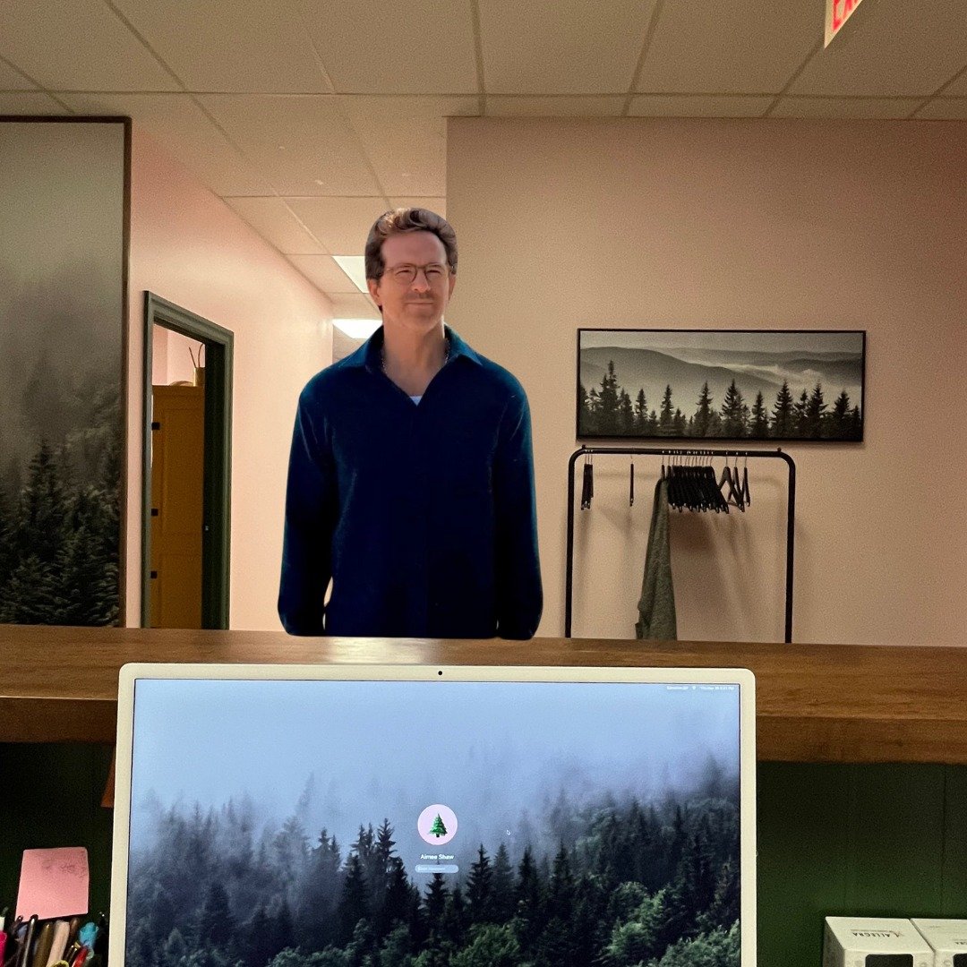 Ryan Reynolds was spotted checking in at Evergreen Health Collective for his appointment!

#ygktragicallyhip #ygkcelebritysighting
