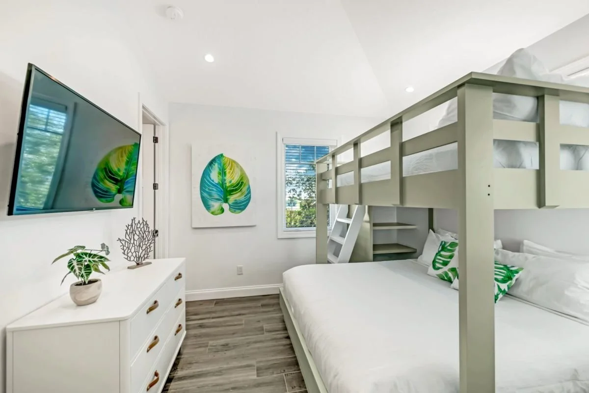 HI-NEW5458Plaza8942.jpg
