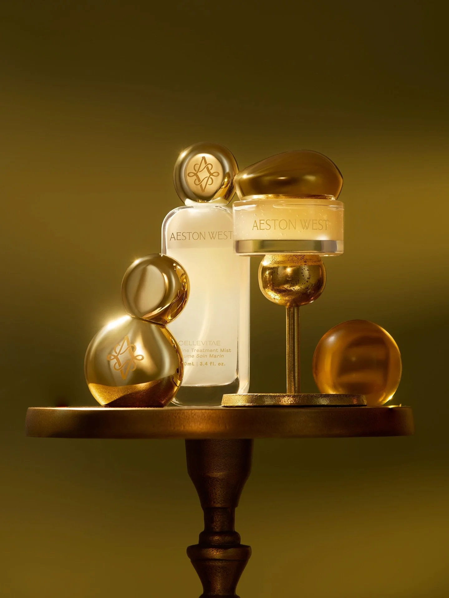 ✨ Dreamy content we created for @aestonwest 

As seen at an intimate launch party at Ludlow House in NYC! 📍

These gorgeous gold products put us under the pump to avoid reflections but we&rsquo;re so in love with how the shots came out! Swipe throug