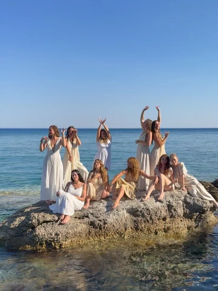 Retreats aren&rsquo;t just spaces to relax. 

They&rsquo;re a pathway to unplug fully from your life&rsquo;s responsibilities, get out of your normal rhythm and truly devote your presence to your inner world. 

In my retreats we go deep. Soul deep. 
