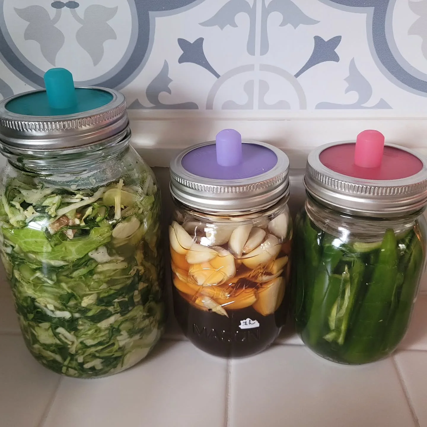 Roasted garlic, black pepper sauerkraut; garlic and honey ferment, pickled peppers 🌶👌🏽😋